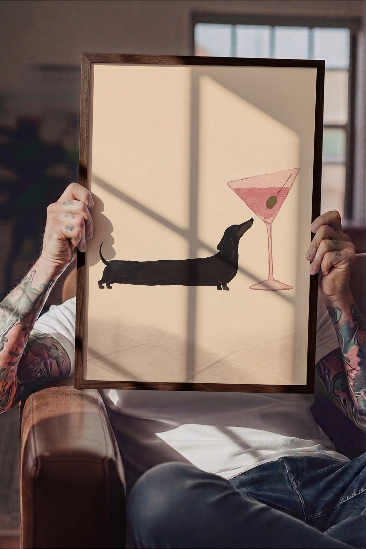 Kokteyl Bardağı ve Köpek Poster – Kahverengi Çerçeveli Tablo