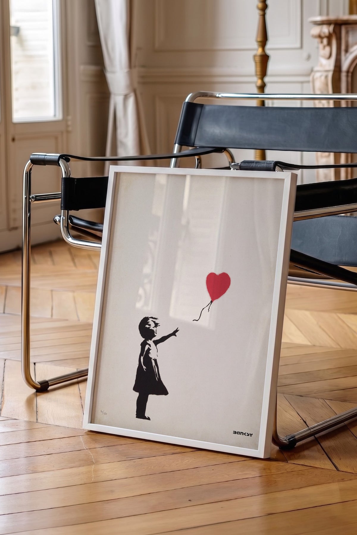 Kalpli Balon Tutan Kız Poster – Beyaz Çerçeveli Tablo