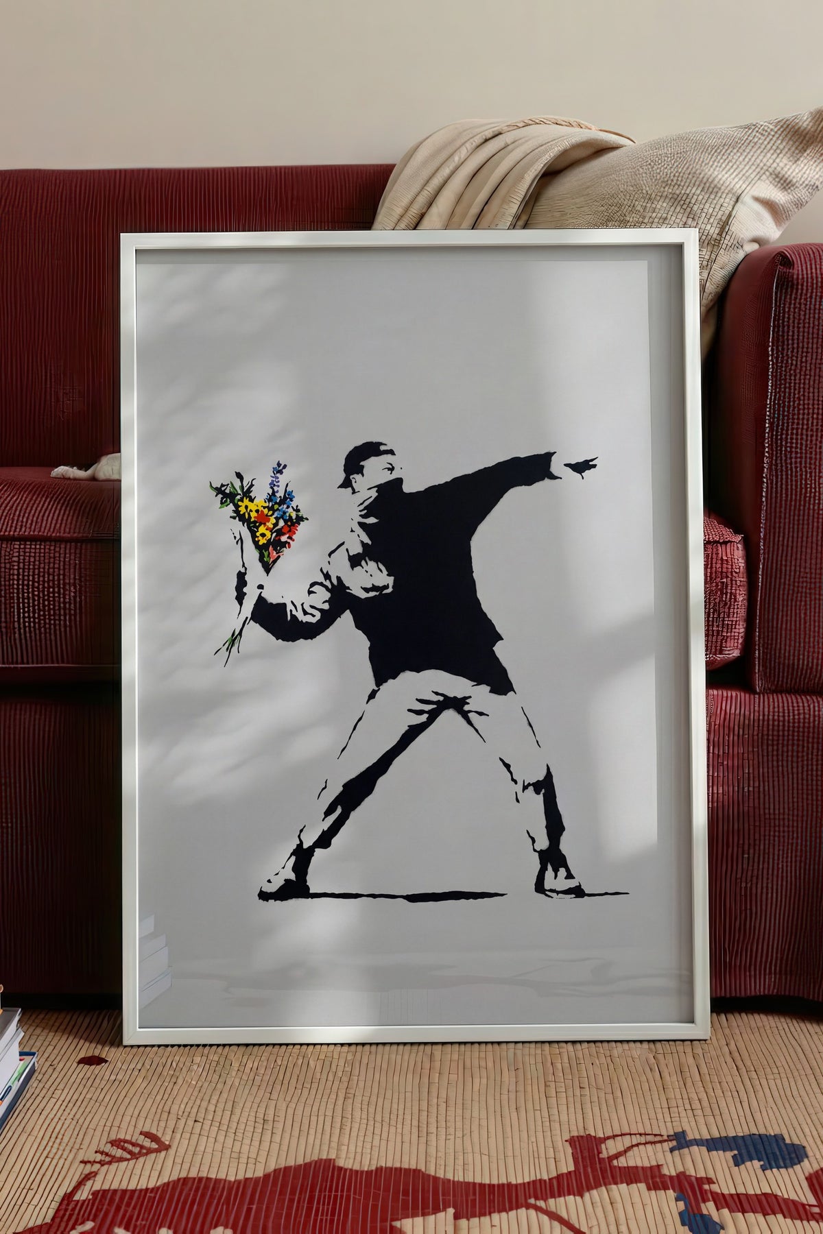Çiçek Atan Adam Poster – Beyaz Çerçeveli Tablo