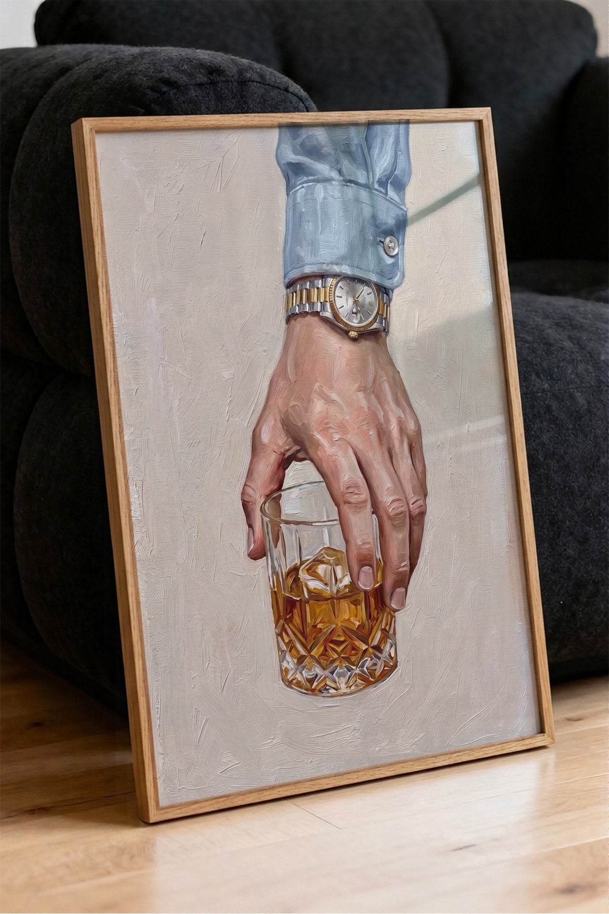 Saatli El ile İçecek Tutuşu Poster – Ahşap Çerçeveli Tablo