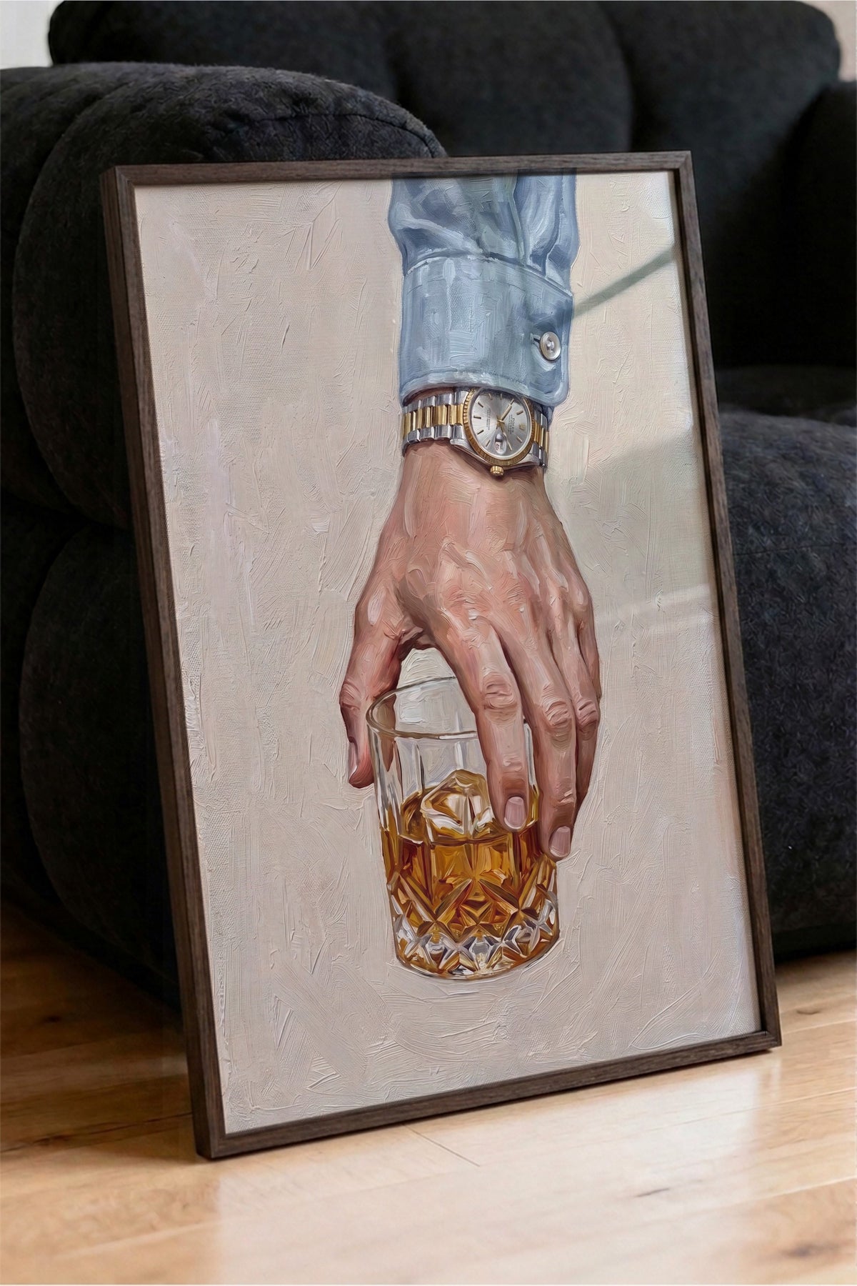 Saatli El ile İçecek Tutuşu Poster – Kahverengi Çerçeveli Tablo