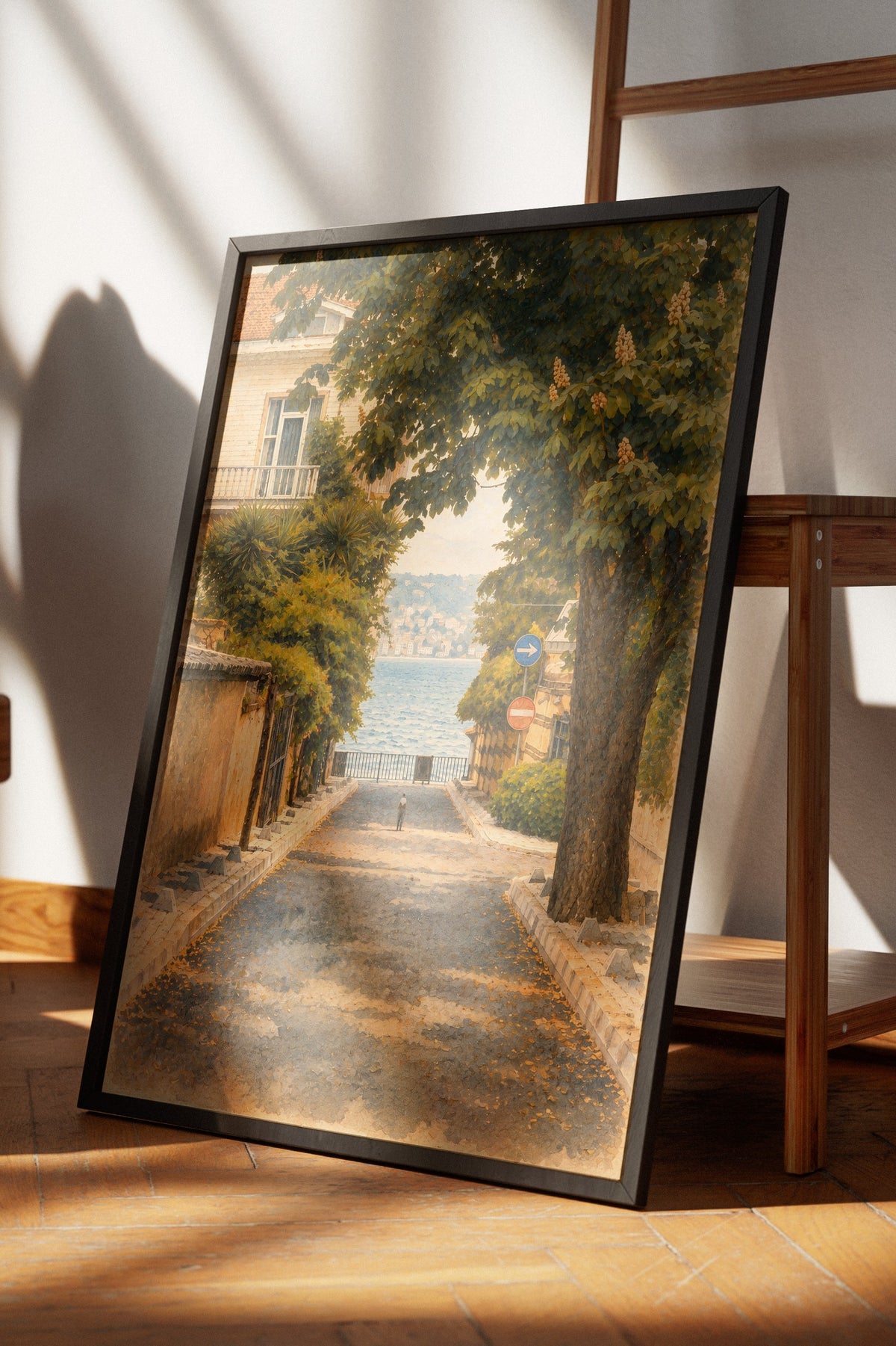 Sokak ve Deniz Manzarası Poster – Siyah Çerçeveli Tablo