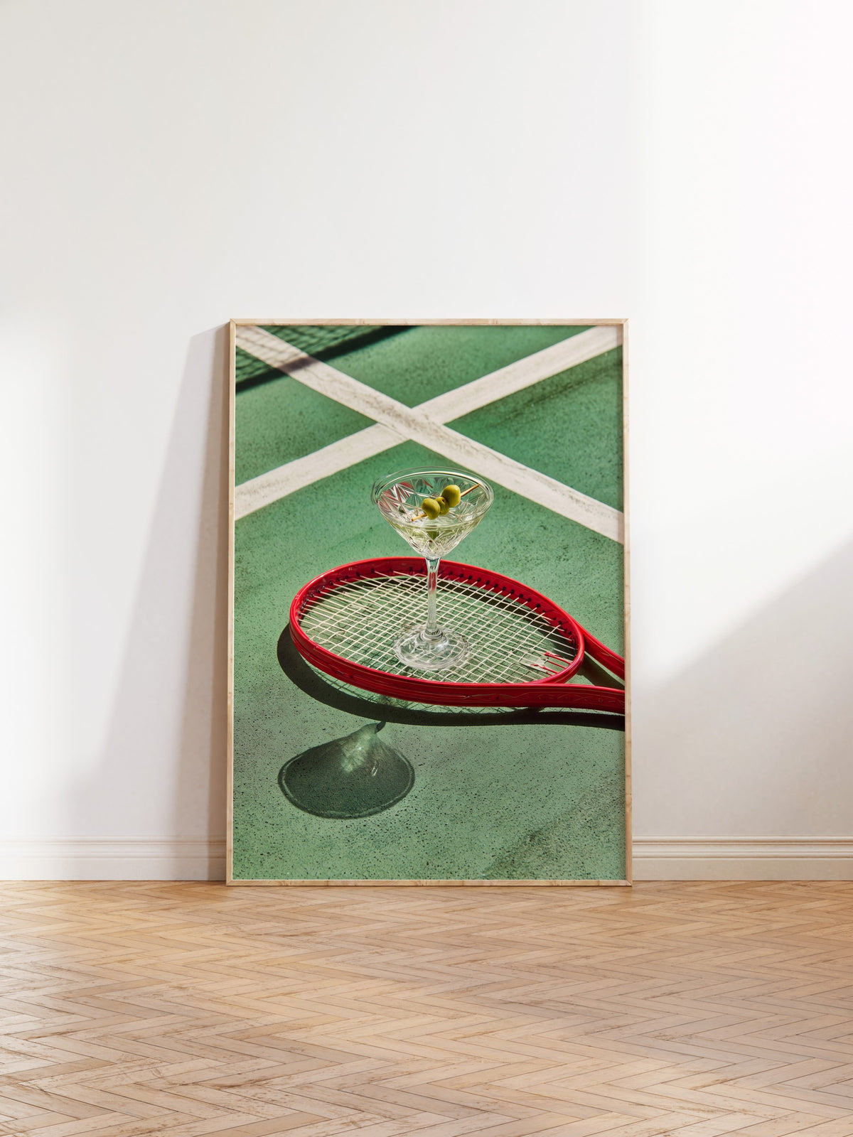 Tenis Kortunda Kokteyl Poster – Ahşap Çerçeveli Tablo
