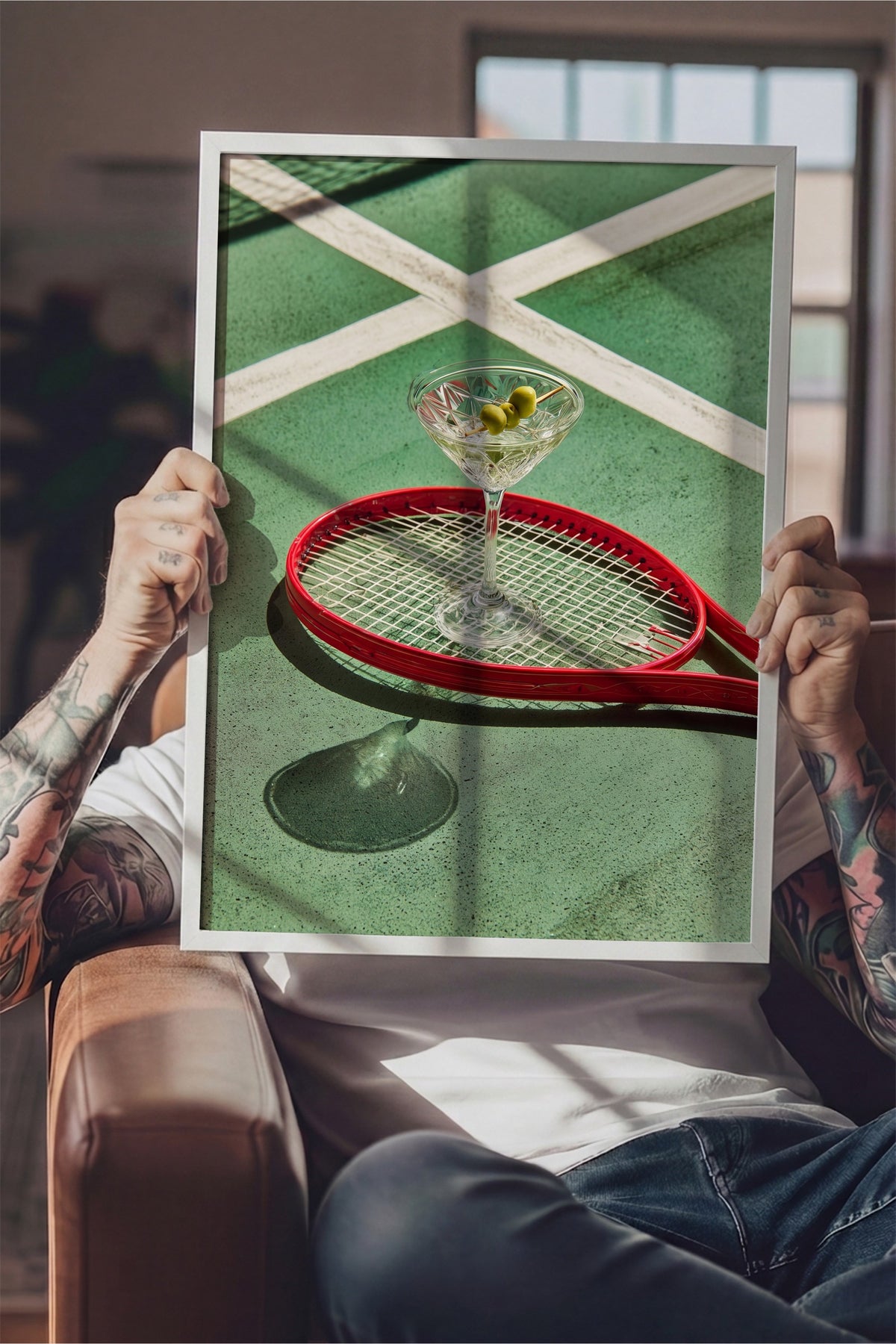 Tenis Kortunda Kokteyl Poster – Beyaz Çerçeveli Tablo