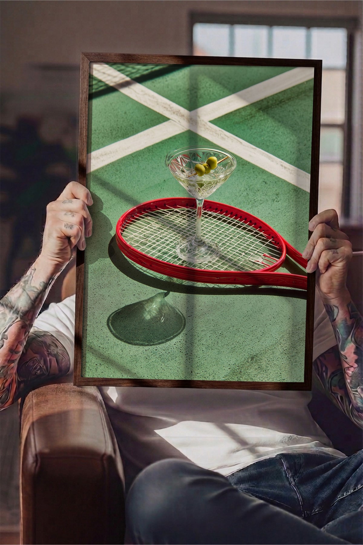 Tenis Kortunda Kokteyl Poster – Kahverengi Çerçeveli Tablo