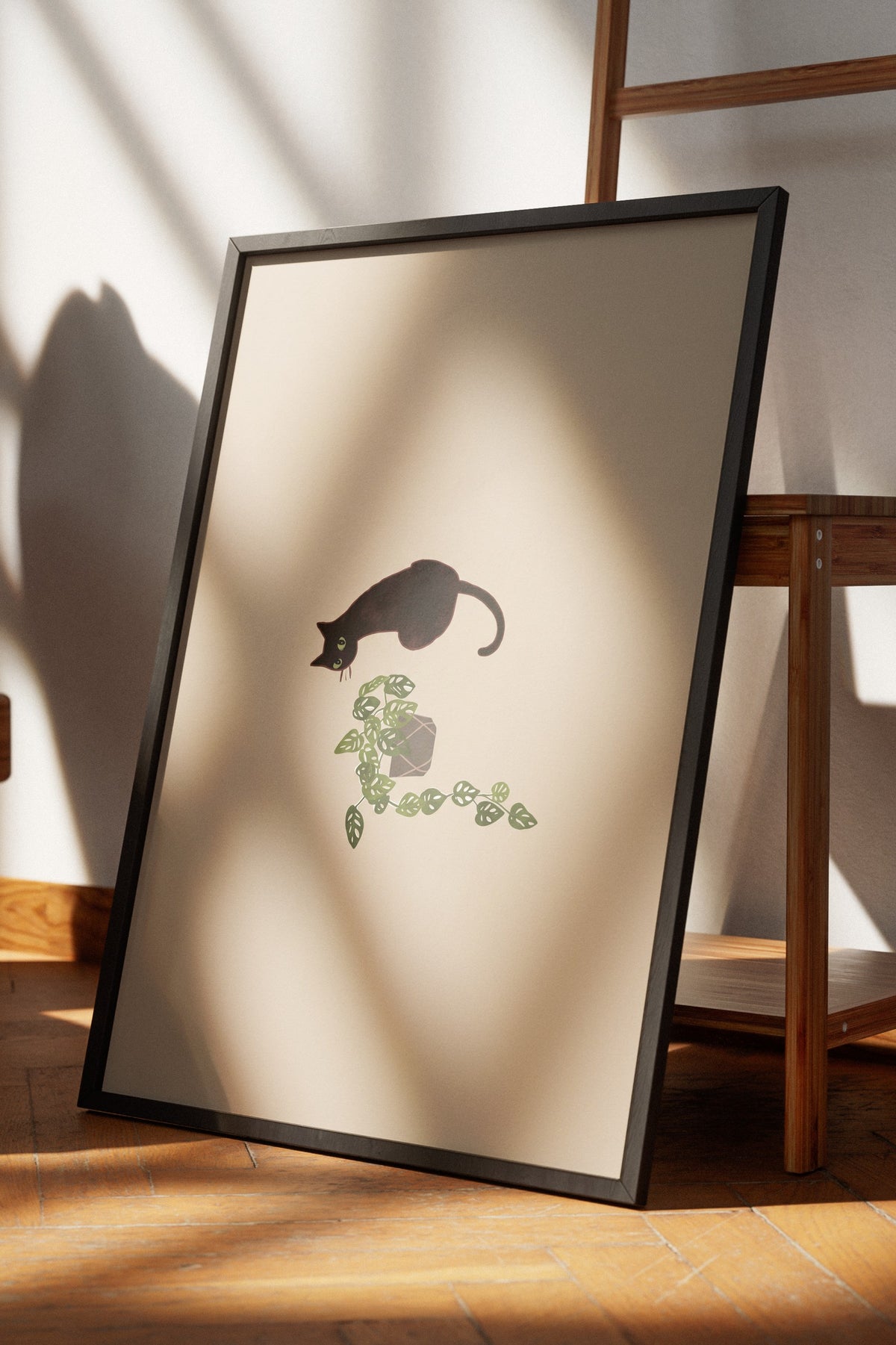 Bitkiyle Oynayan Kedi Poster – Siyah Çerçeveli Tablo
