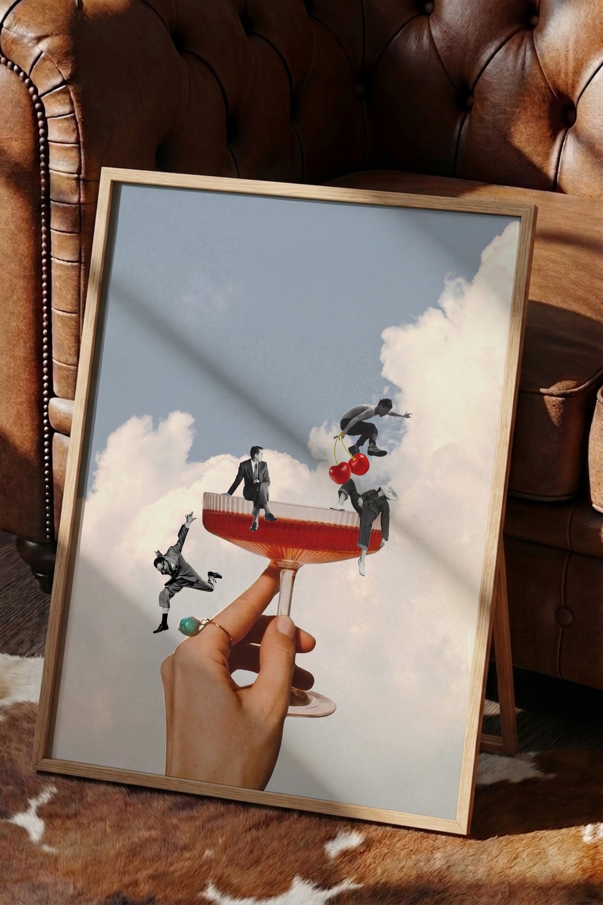 Fincan Üzerinde Dans Eden İnsanlar Poster – Ahşap Çerçeveli Tablo
