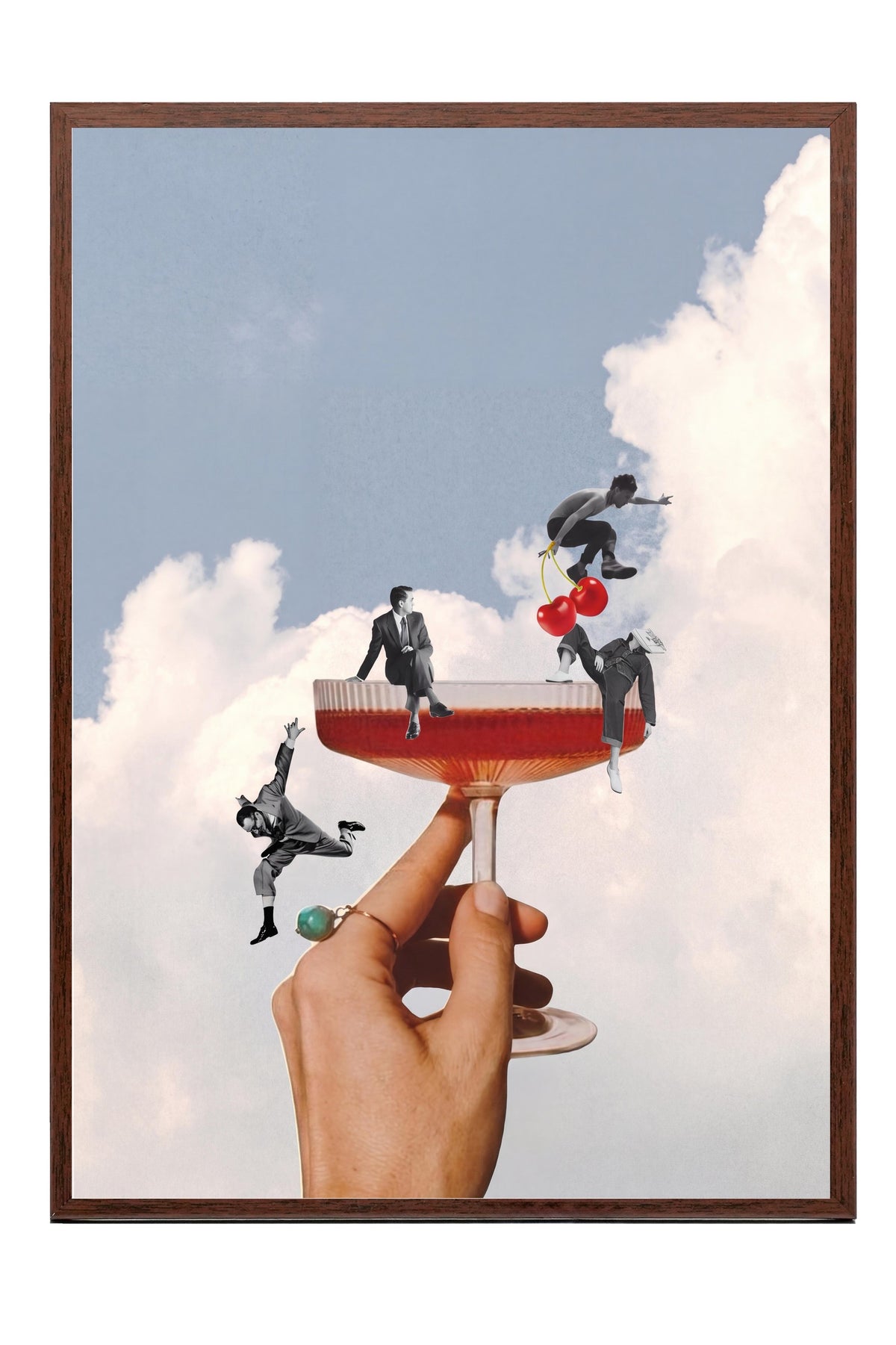 Fincan Üzerinde Dans Eden İnsanlar Poster – Kahverengi Çerçeveli Tablo