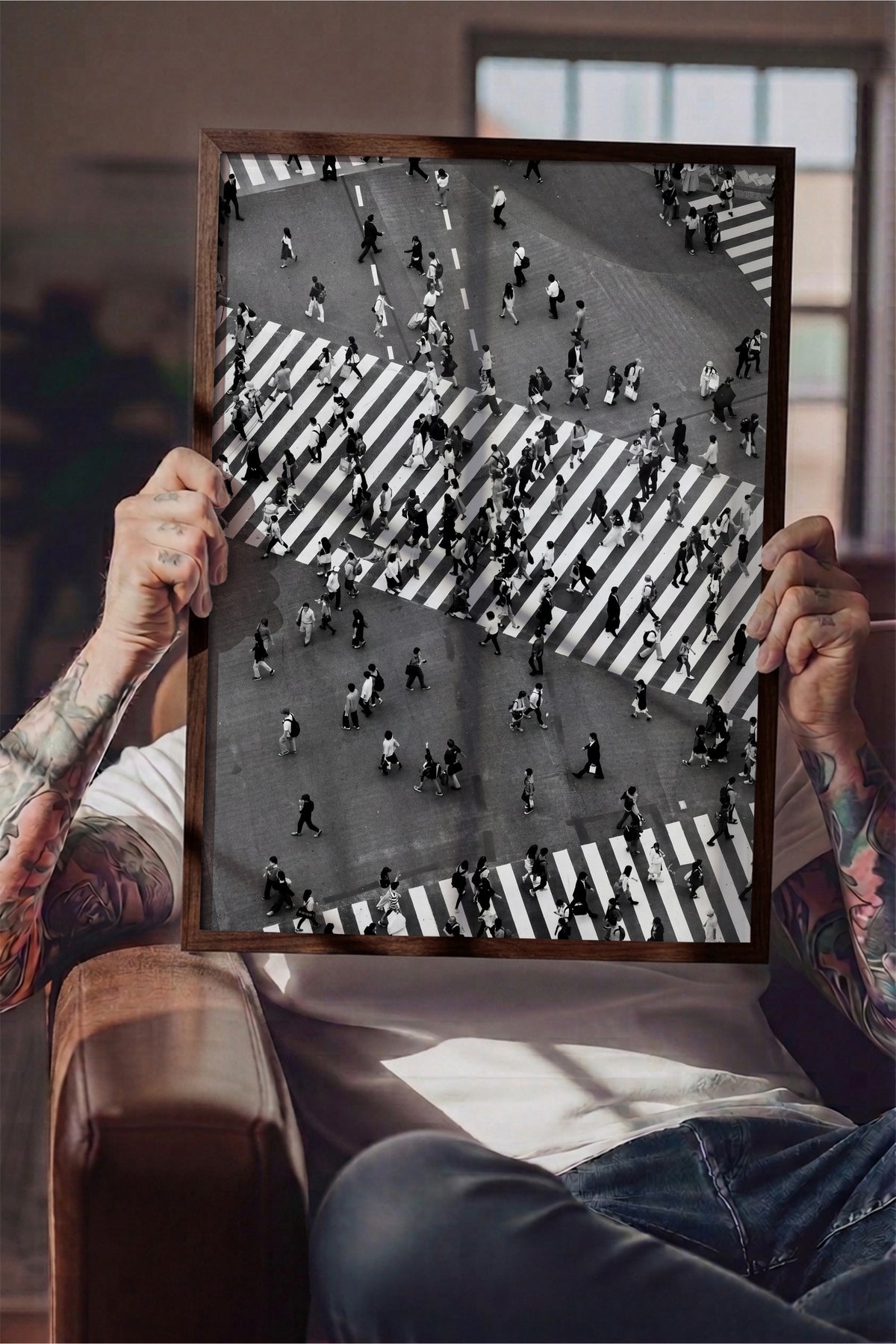 Kalabalık Yaya Geçidi Poster – Kahverengi Çerçeveli Tablo