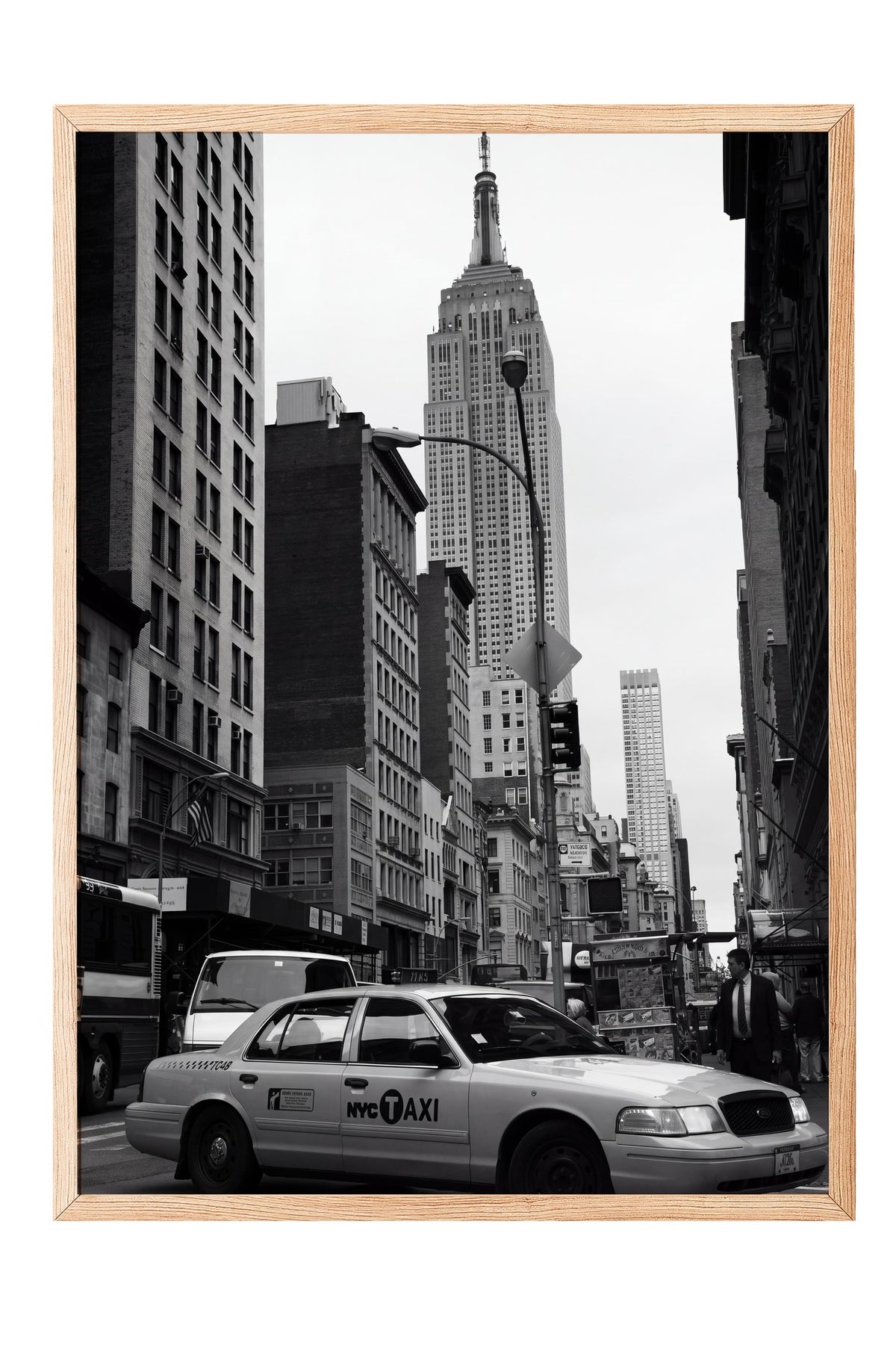 Empire State ve New York Sokakları Poster – Ahşap Çerçeveli Tablo