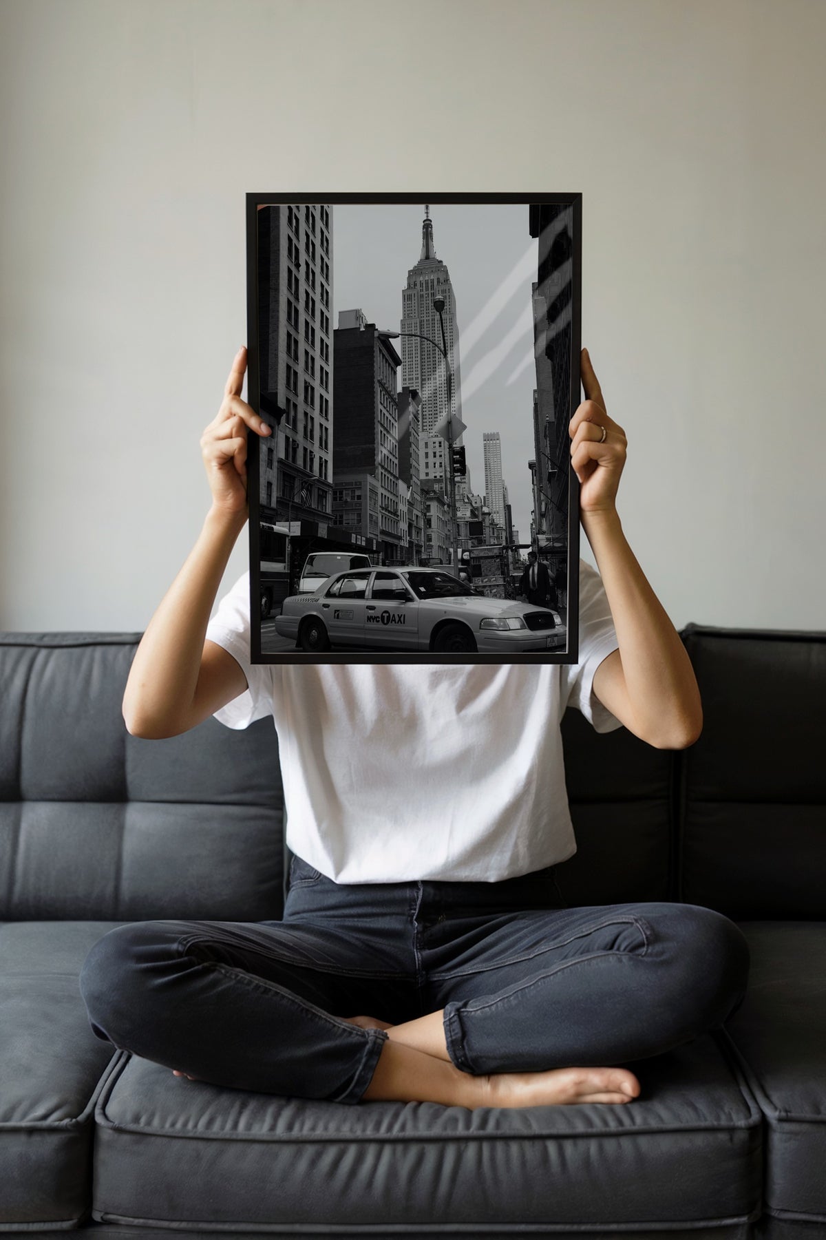 Empire State ve New York Sokakları Poster – Siyah Çerçeveli Tablo