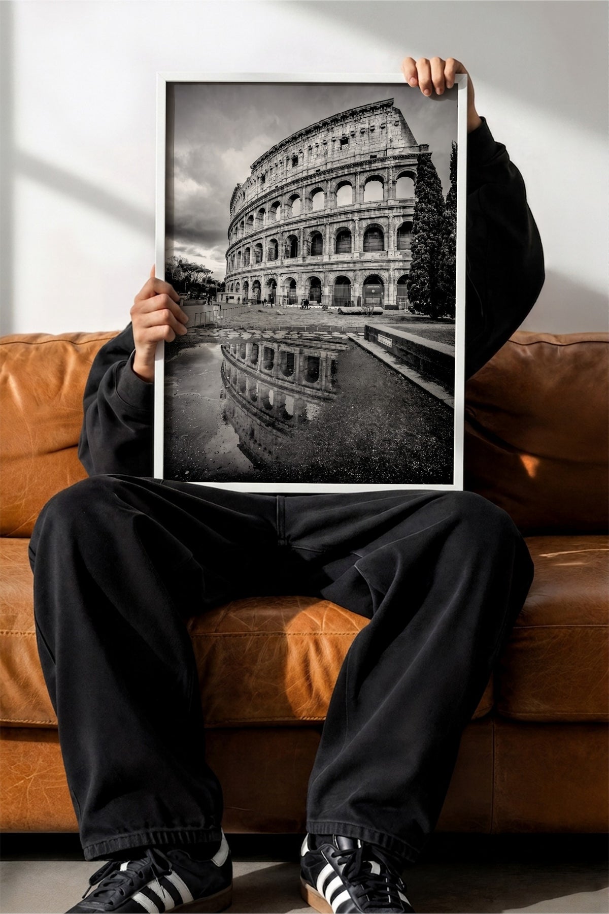 Roma Kolezyumu Yansıması Poster – Beyaz Çerçeveli Tablo