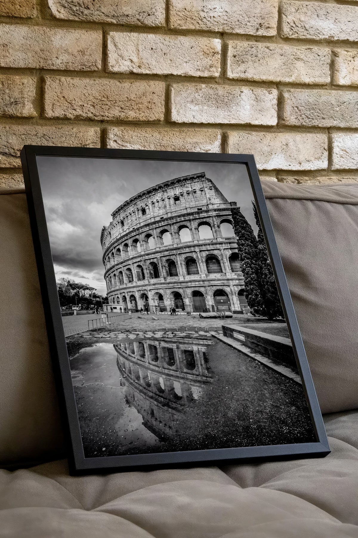 Roma Kolezyumu Yansıması Poster – Siyah Çerçeveli Tablo