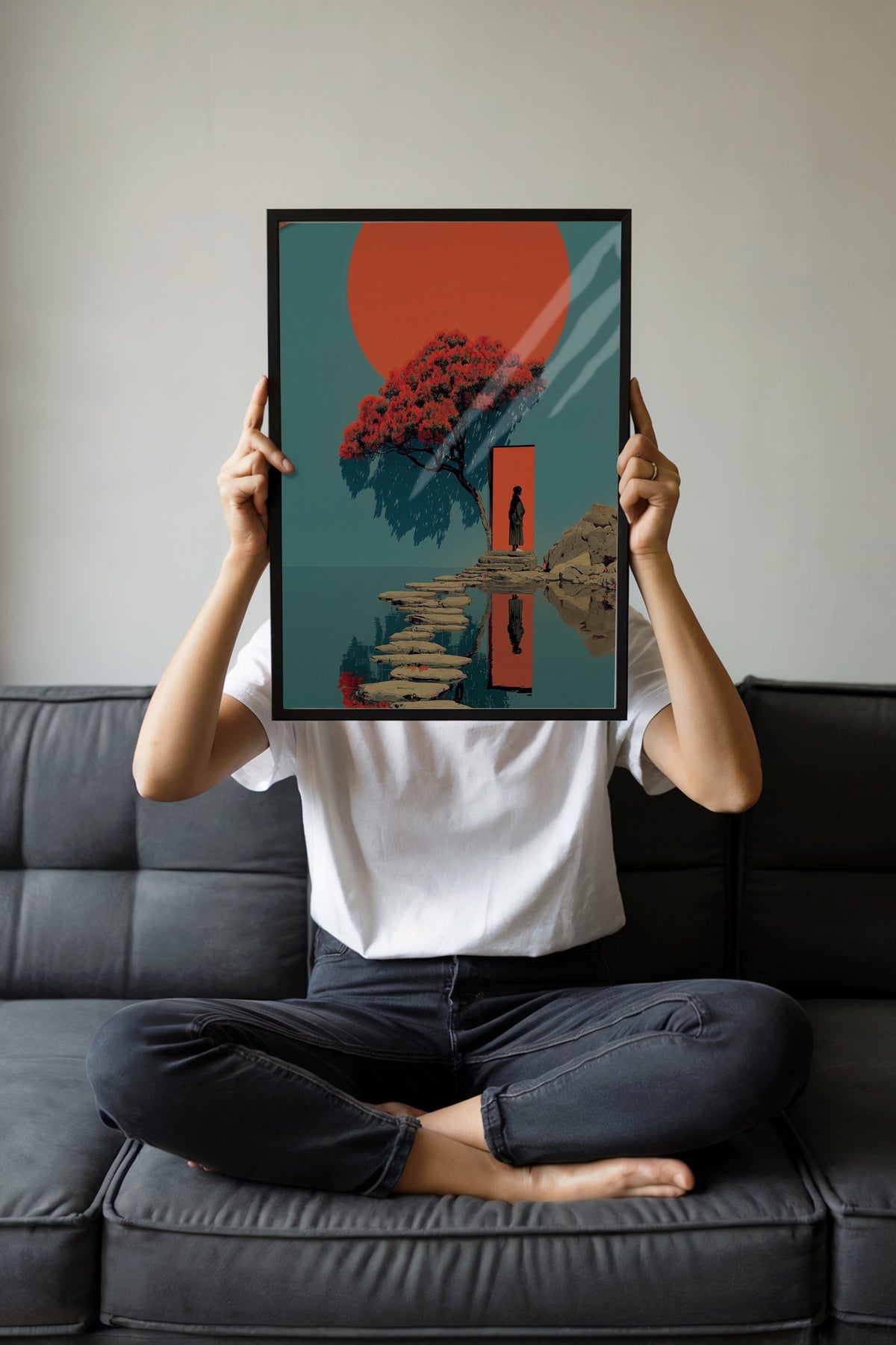 Kırmızı Güneş ve Figürlü Sahne Poster – Siyah Çerçeveli Tablo