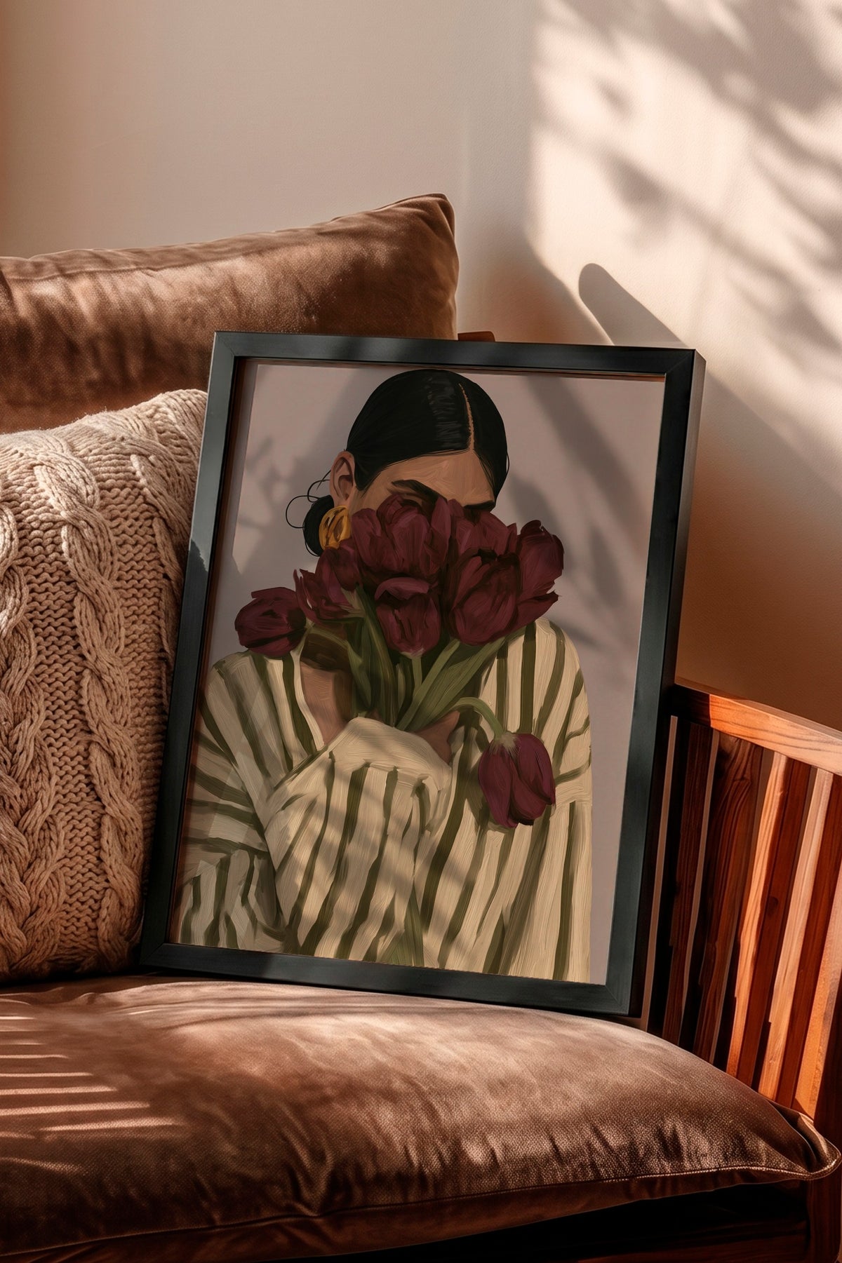 Çiçekli Kadın Figürü Poster – Siyah Çerçeveli Tablo