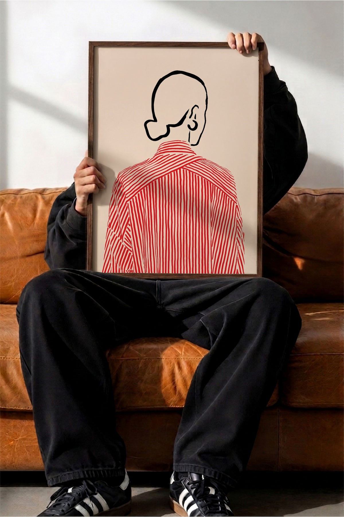 Çizgili Gömlekli Silüet Poster – Kahverengi Çerçeveli Tablo