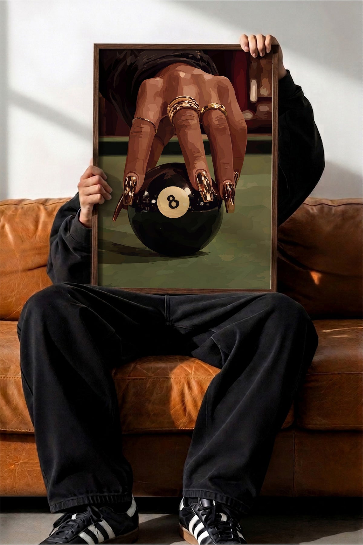Bilardo Topu ve El Detayı Poster – Kahverengi Çerçeveli Tablo