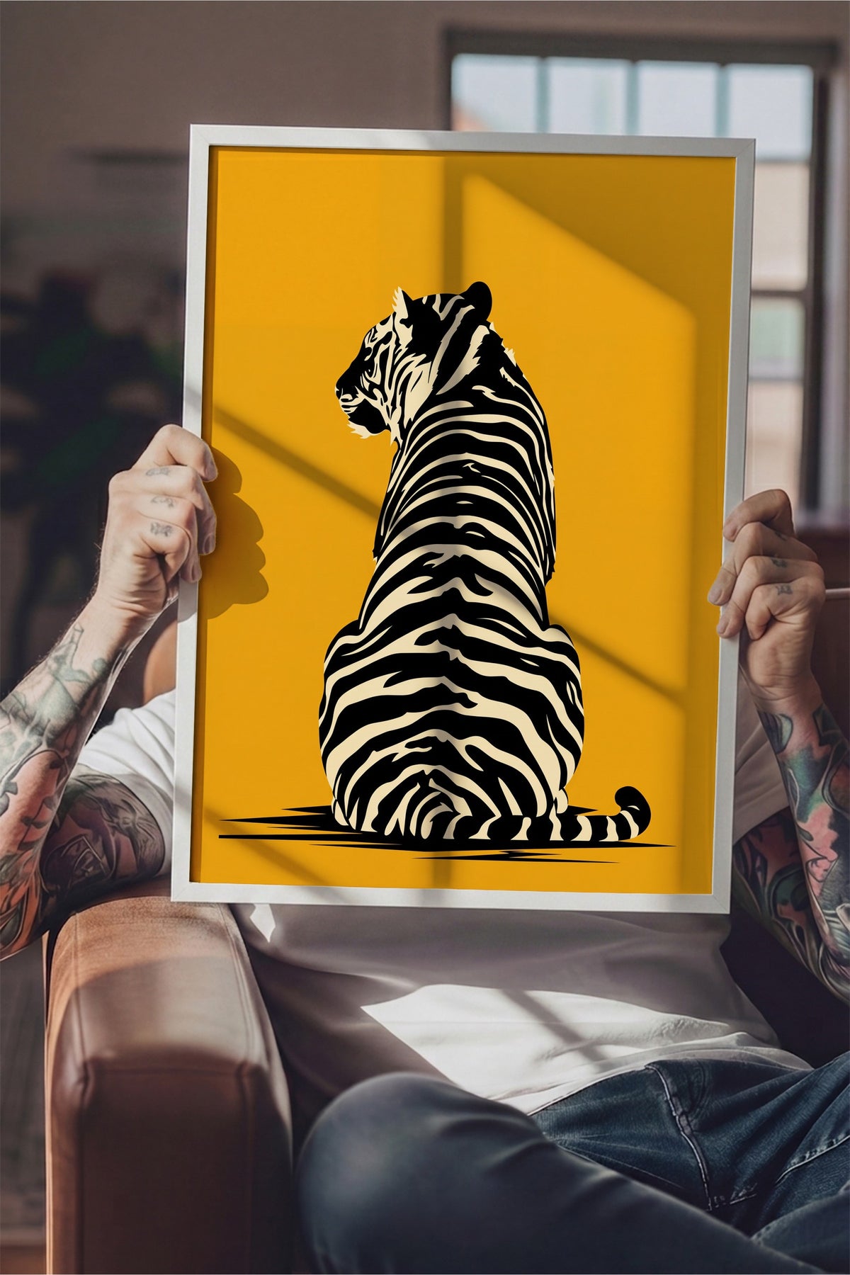 Sırtı Dönük Kaplan Poster – Beyaz Çerçeveli Tablo