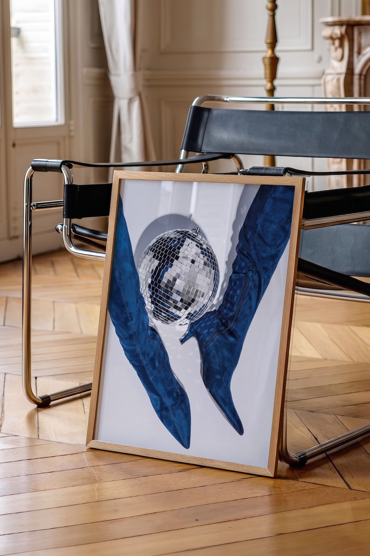 Disko Topu ve Çizme Kompozisyonu Poster – Ahşap Çerçeveli Tablo