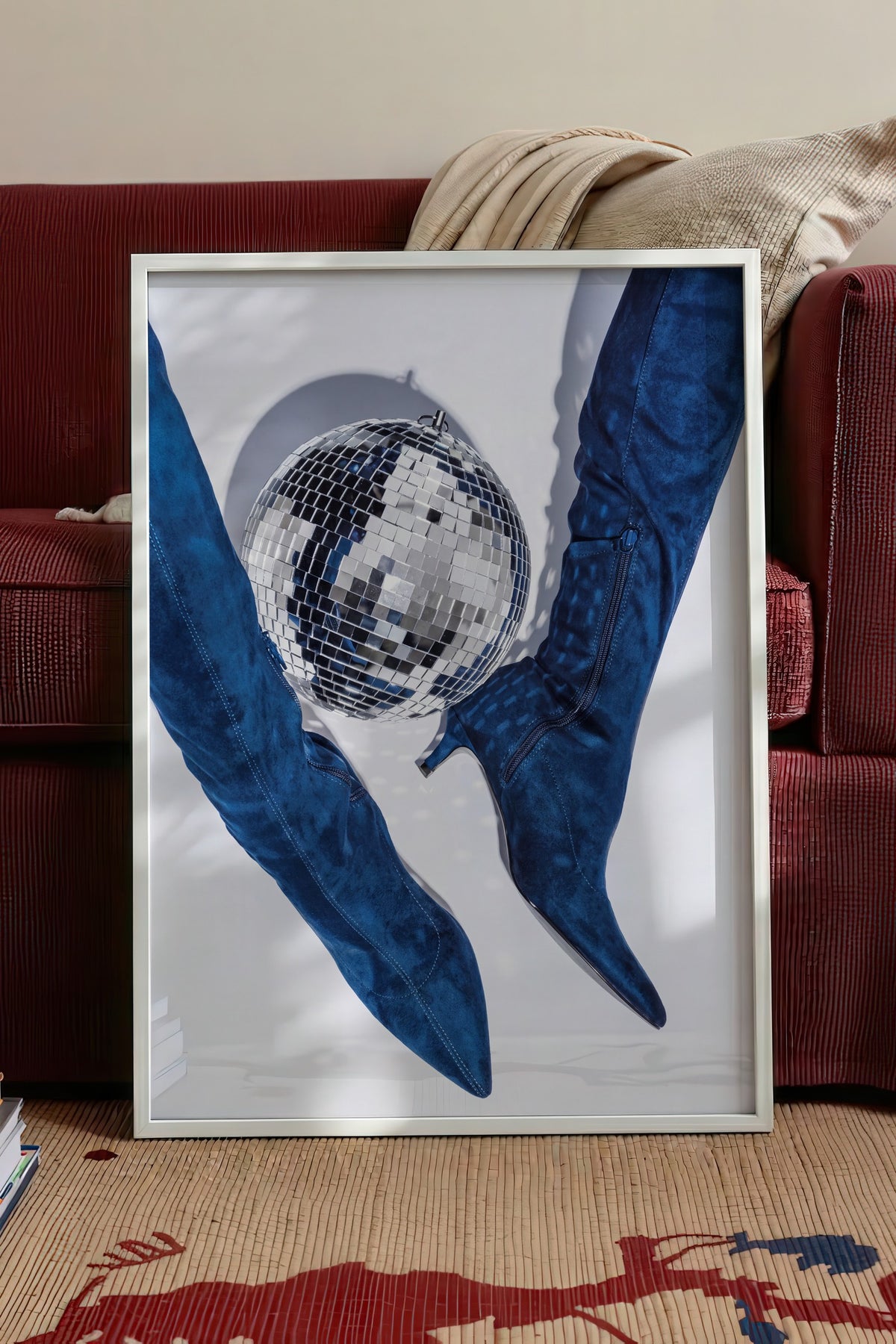 Disko Topu ve Çizme Kompozisyonu Poster – Beyaz Çerçeveli Tablo