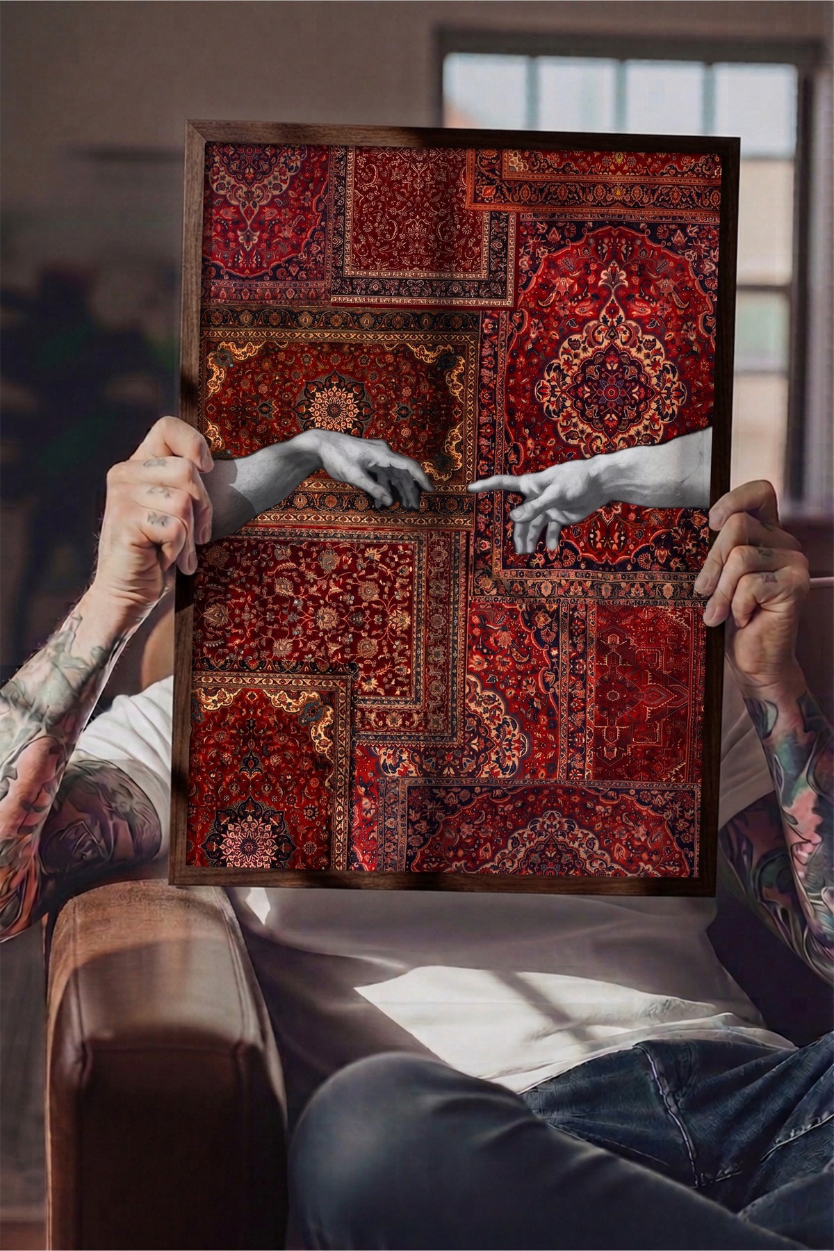 Halı Deseni Üzerinde Tanrı ve Adem Poster – Kahverengi Çerçeveli Tablo