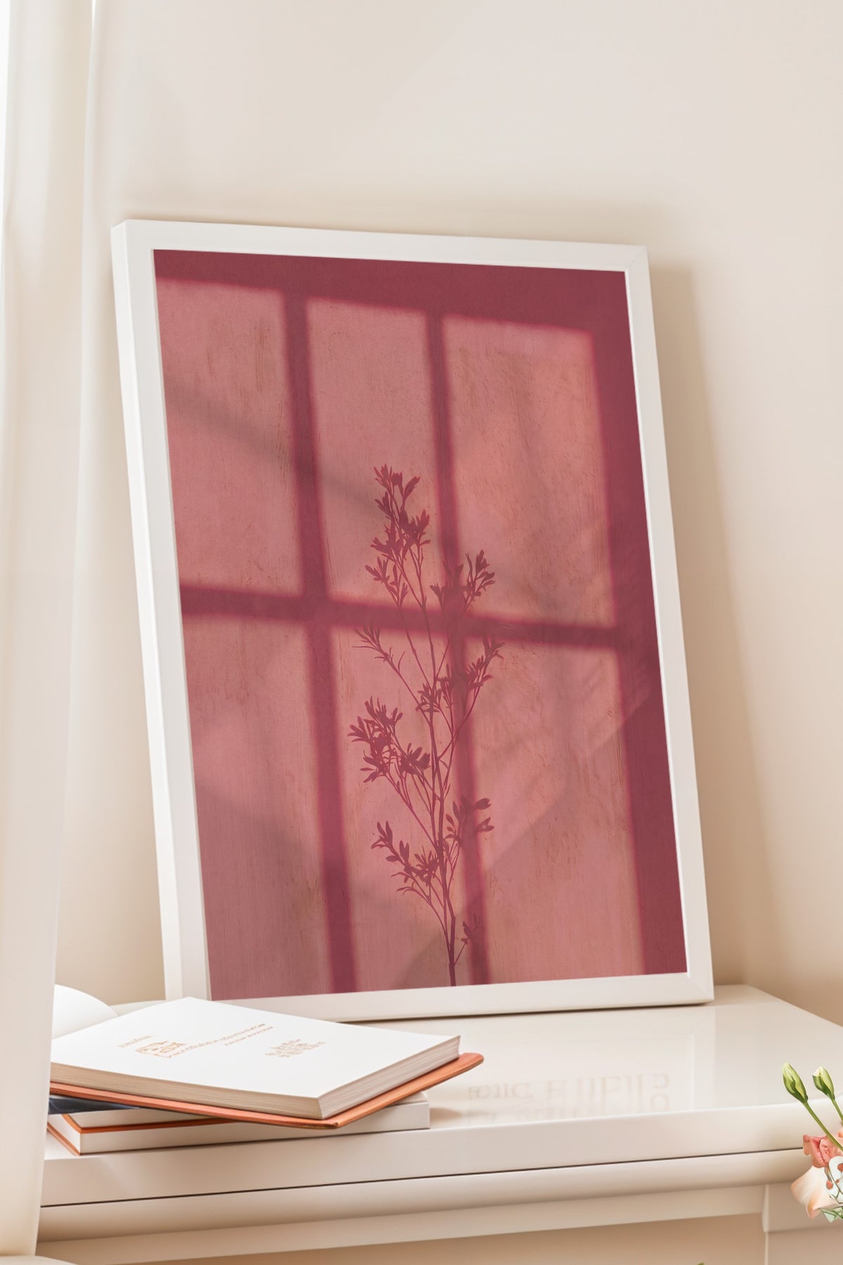 Pembe Gölgedeki Bitki Silüeti Poster – Beyaz Çerçeveli Tablo