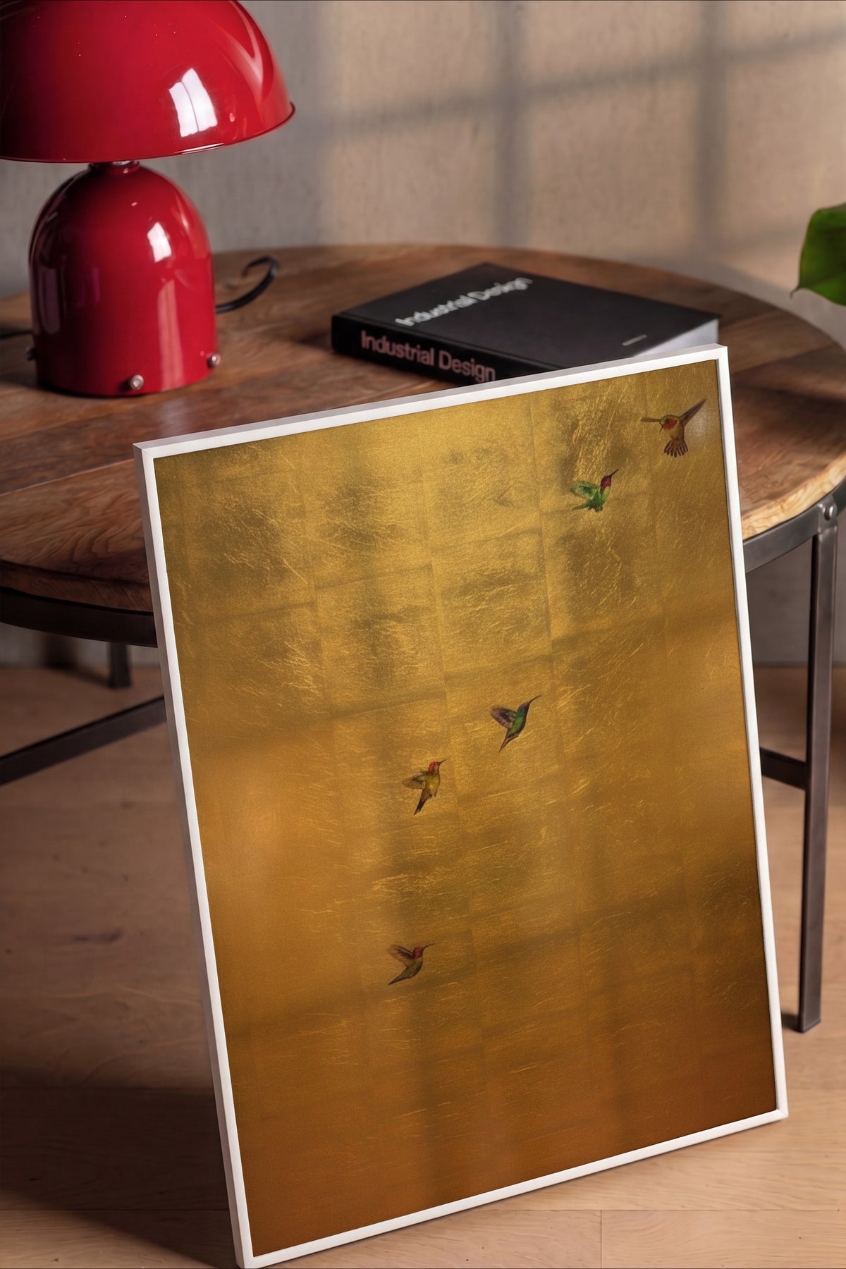 Altın Zeminde Uçuşan Sinek Kuşları Poster – Beyaz Çerçeveli Tablo