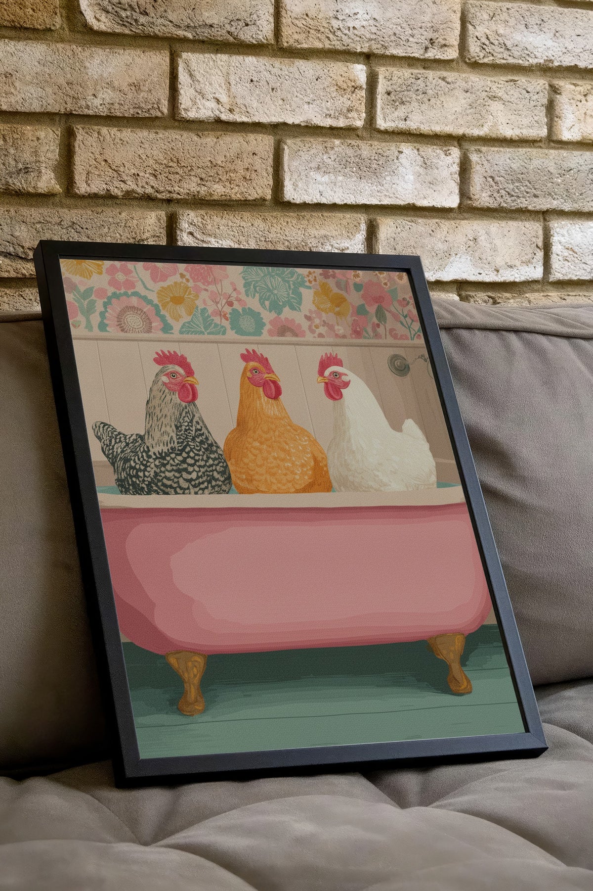 Küvette Üç Tavuk Poster – Siyah Çerçeveli Tablo