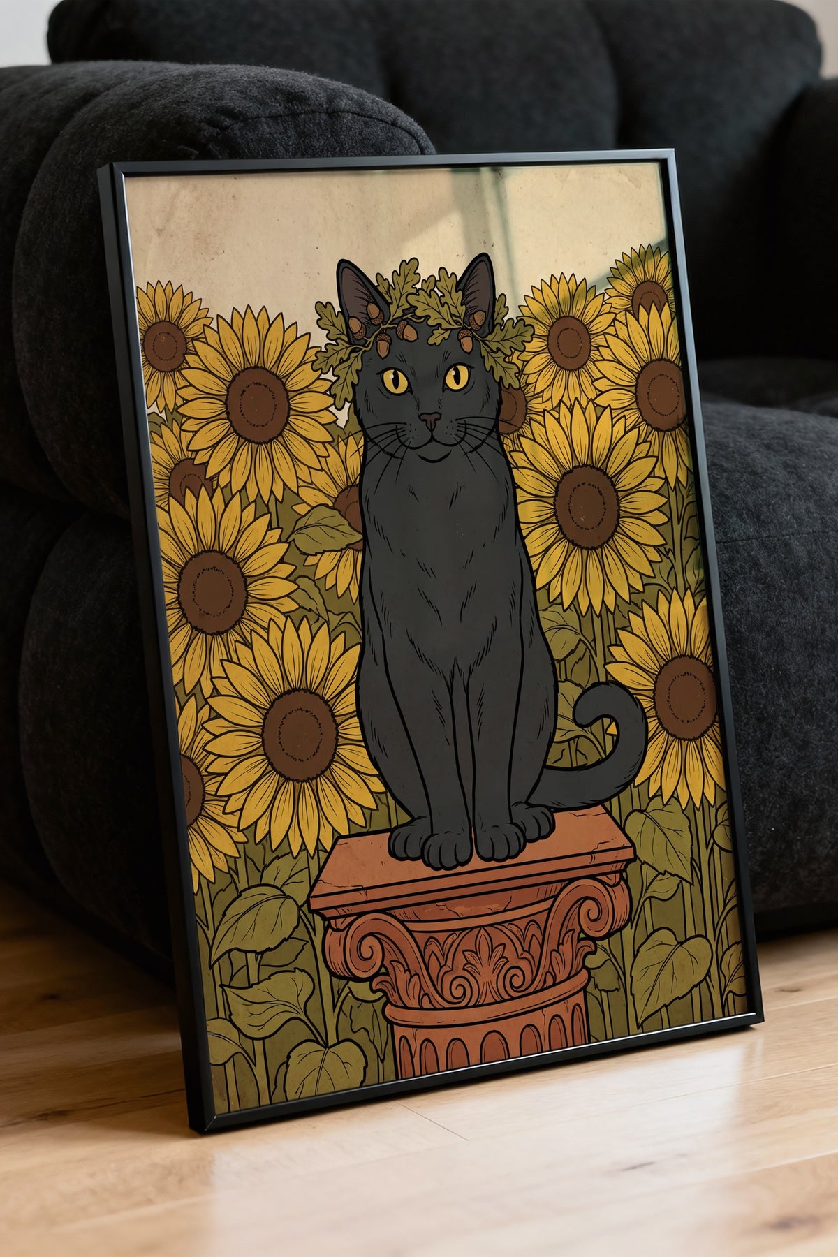 Ayçiçeği Bahçesinde Taç Takan Kedi Poster – Siyah Çerçeveli Tablo