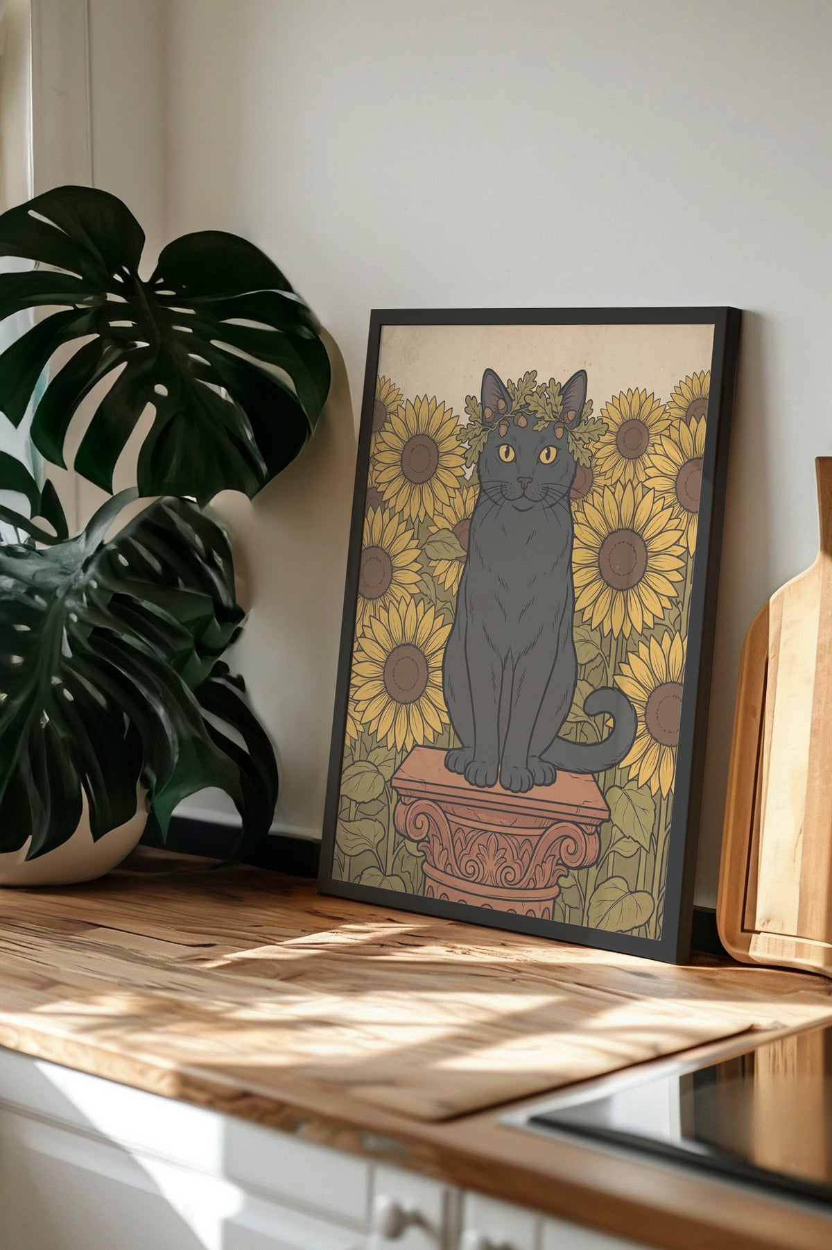 Ayçiçeği Bahçesinde Taç Takan Kedi Poster – Siyah Çerçeveli Tablo
