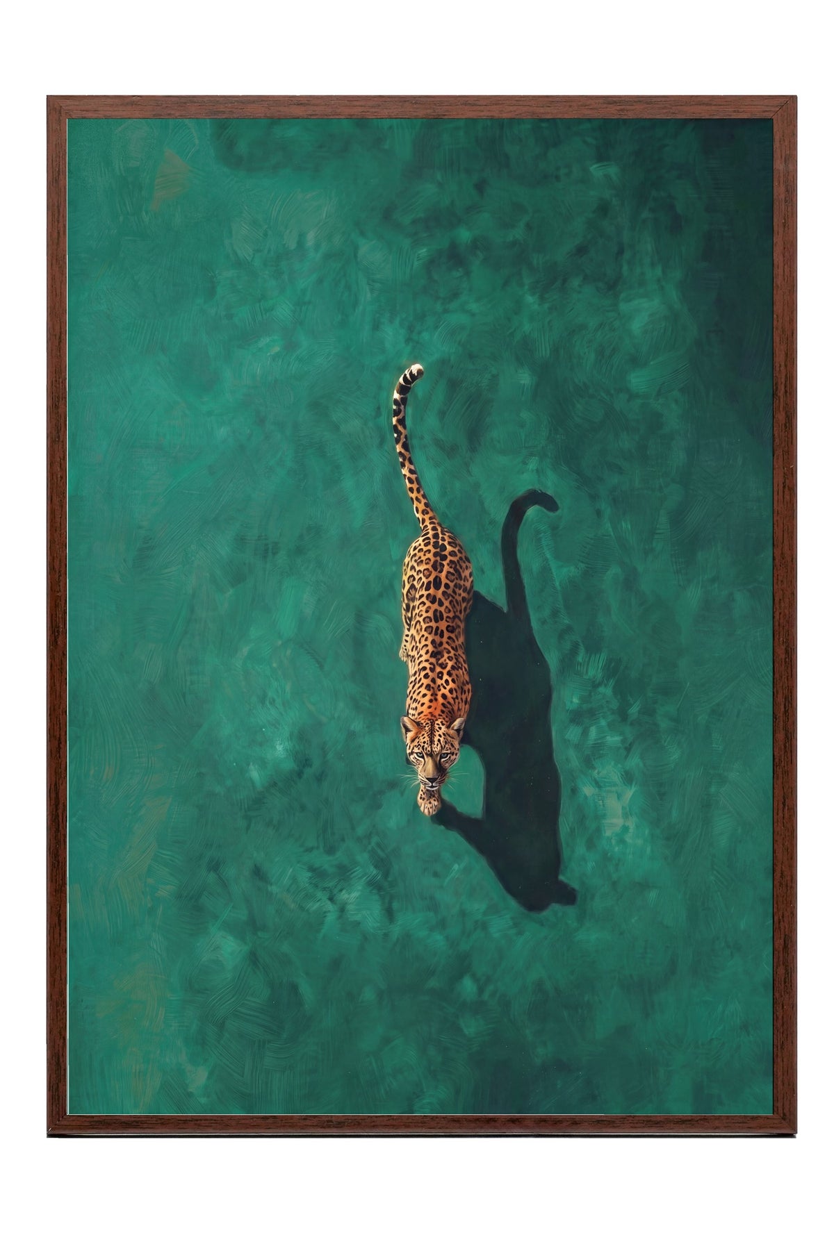 Yeşil Zeminde Yürüyen Leopar Poster – Kahverengi Çerçeveli Tablo