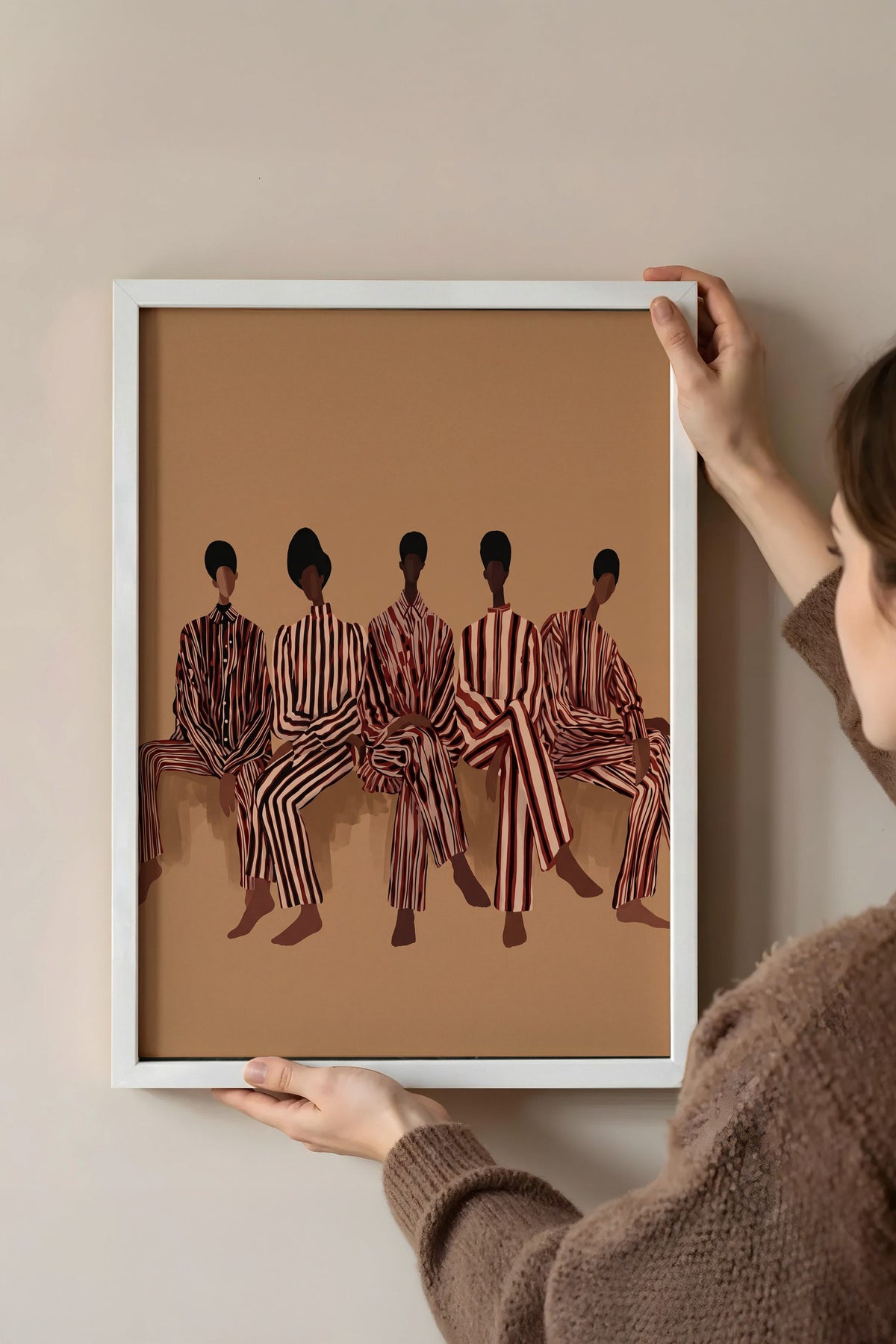 Çizgili Desenli Beş Figür Kompozisyonu Poster – Beyaz Çerçeveli Tablo