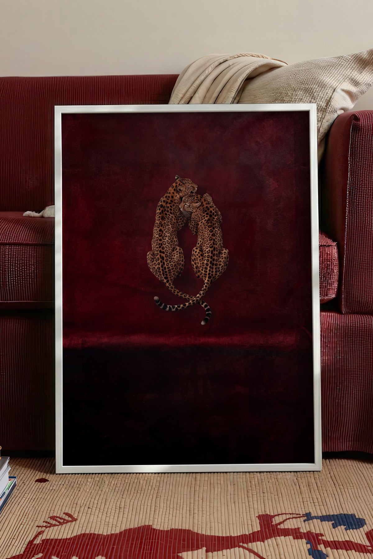 Kırmızı Kadifede Sarılan Leoparlar Poster – Beyaz Çerçeveli Tablo