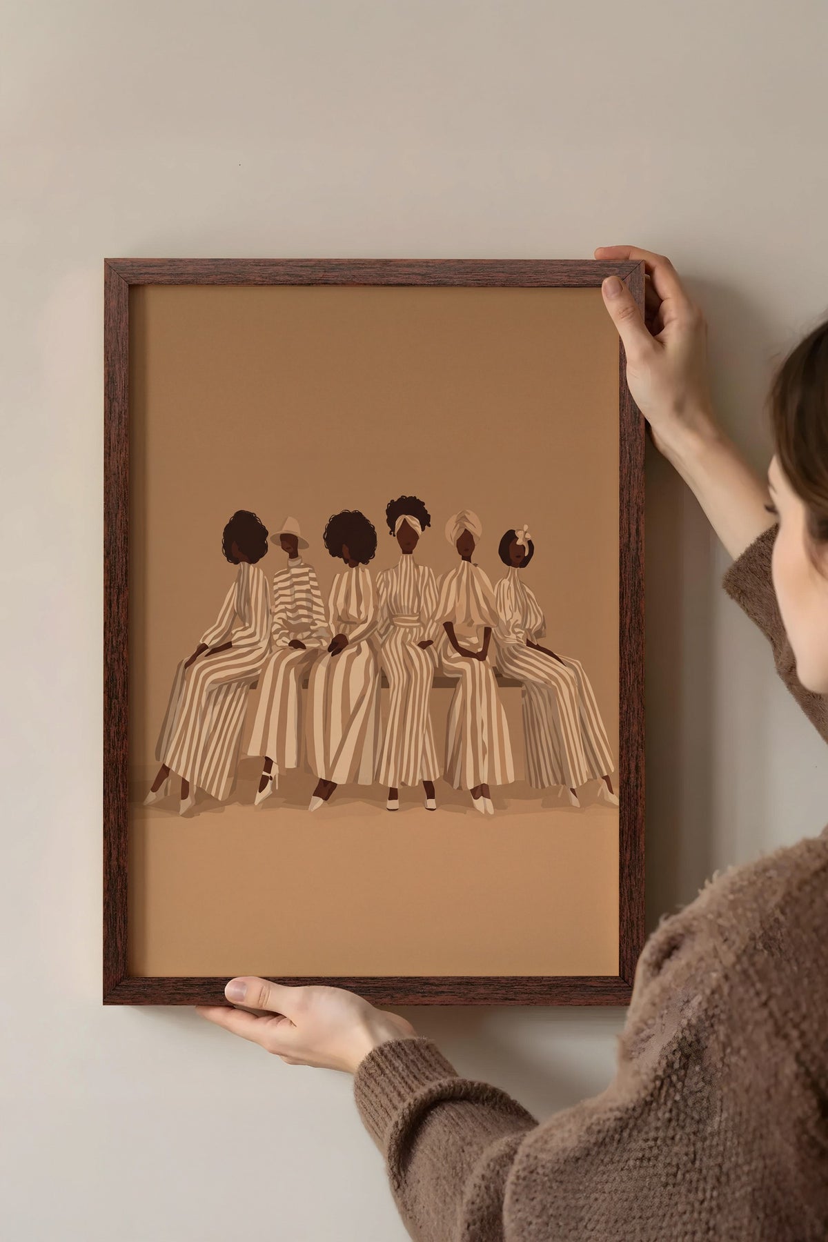 Çizgili Zarafet Altı Kadın Poster – Kahverengi Çerçeveli Tablo