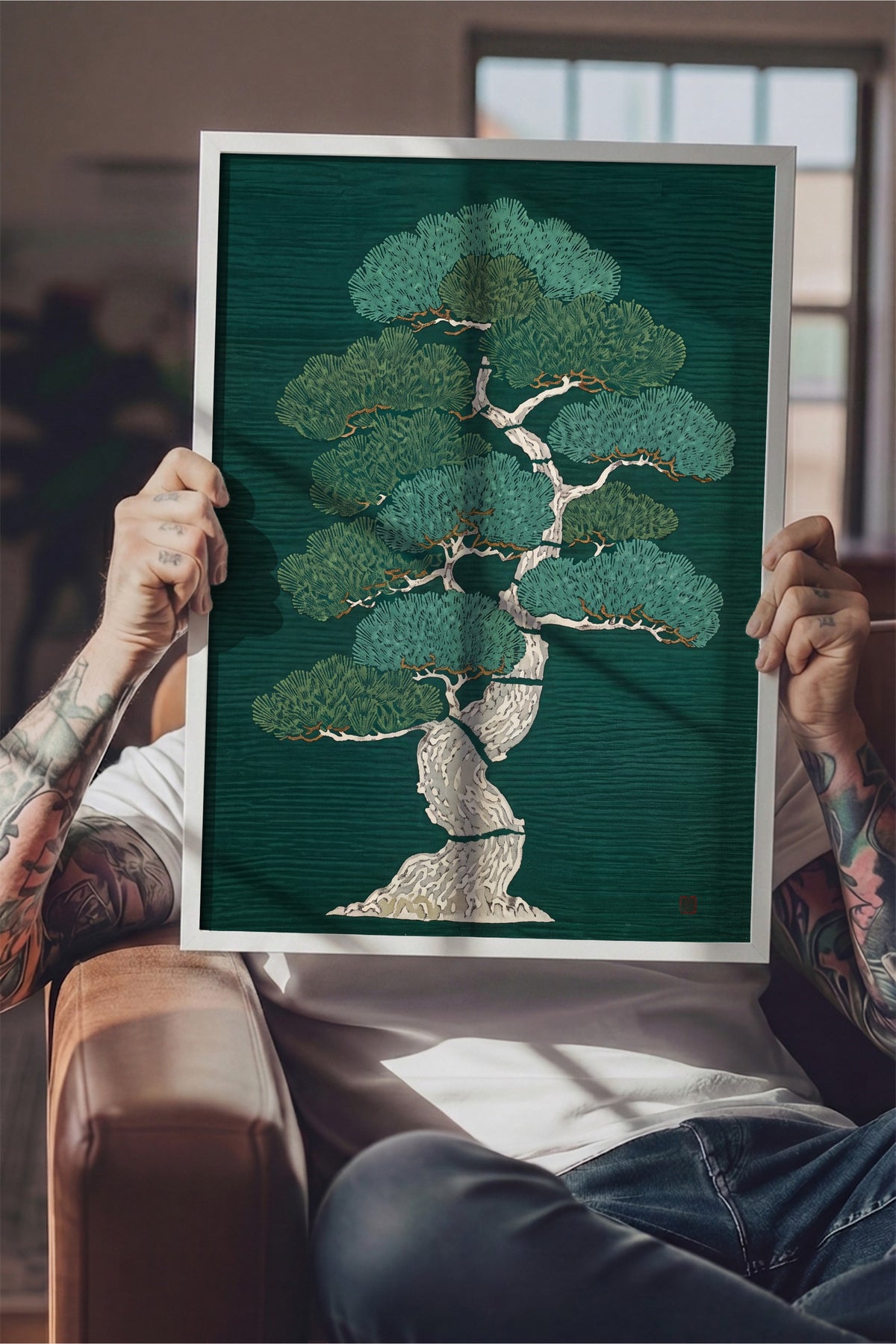 Zümrüt Zeminde Çam Ağacı Poster – Beyaz Çerçeveli Tablo