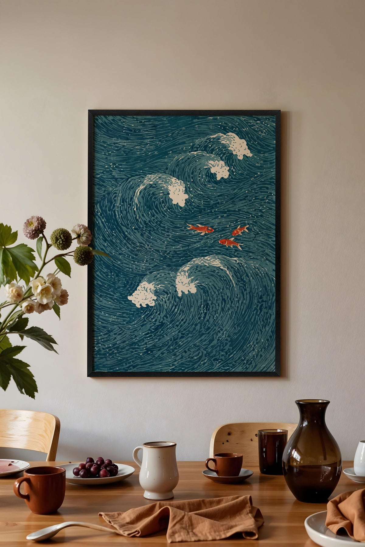 Dalgalar Arasında Japon Balıkları Poster – Siyah Çerçeveli Tablo