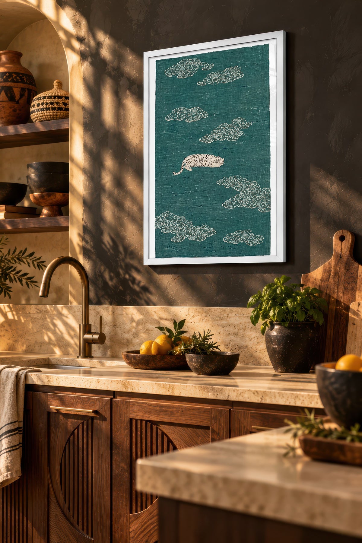 Bulutlar Arasında Kaplan Poster – Beyaz Çerçeveli Tablo