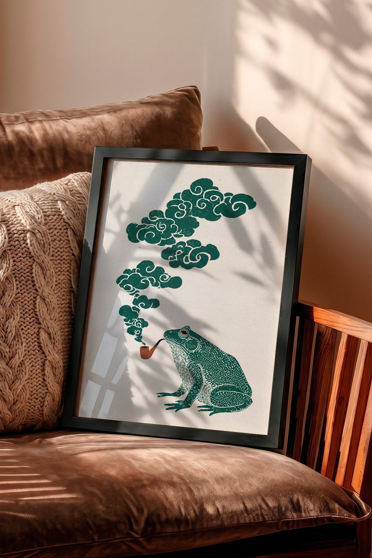 Pipolu Kurbağa ve Bulut Dumanı Poster – Siyah Çerçeveli Tablo