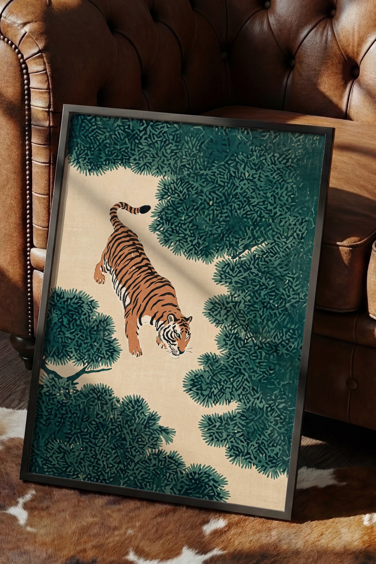 Çam Ağaçları Arasında Kaplan Poster – Siyah Çerçeveli Tablo