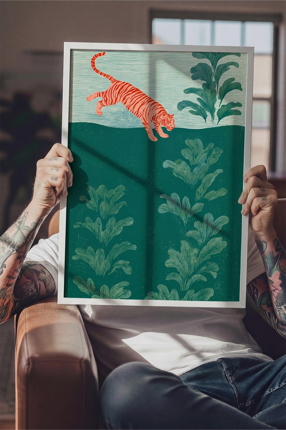 Sualtına Dalan Kaplan Poster – Beyaz Çerçeveli Tablo