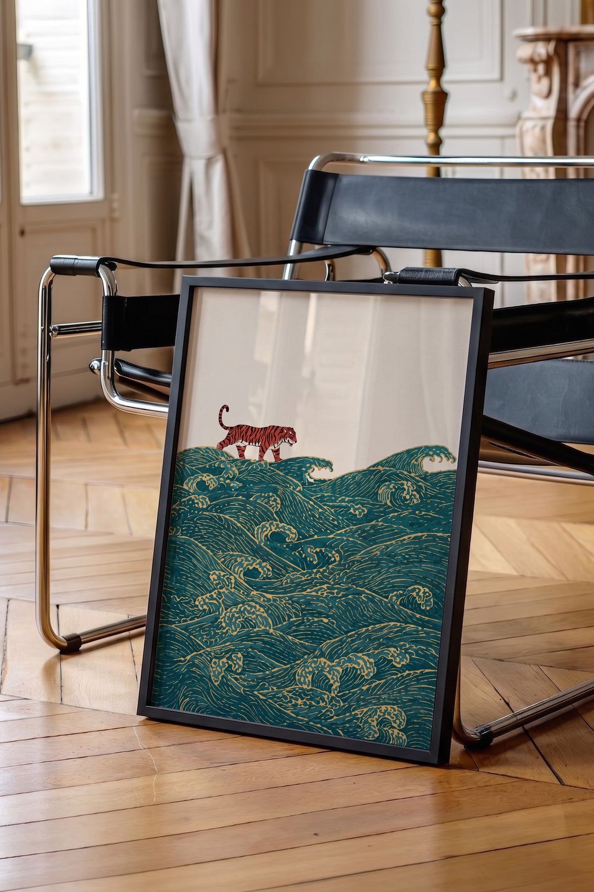Dalgalar Üzerinde Kaplan Poster – Siyah Çerçeveli Tablo