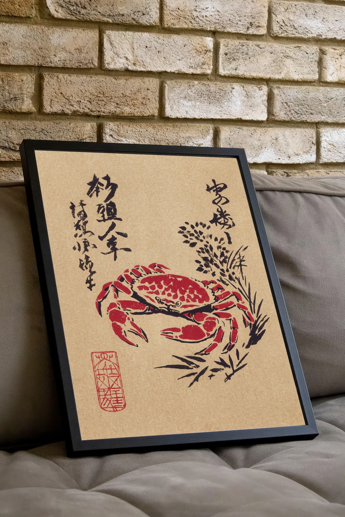 Kırmızı Yengeç ve Japon Kaligrafisi Poster – Siyah Çerçeveli Tablo