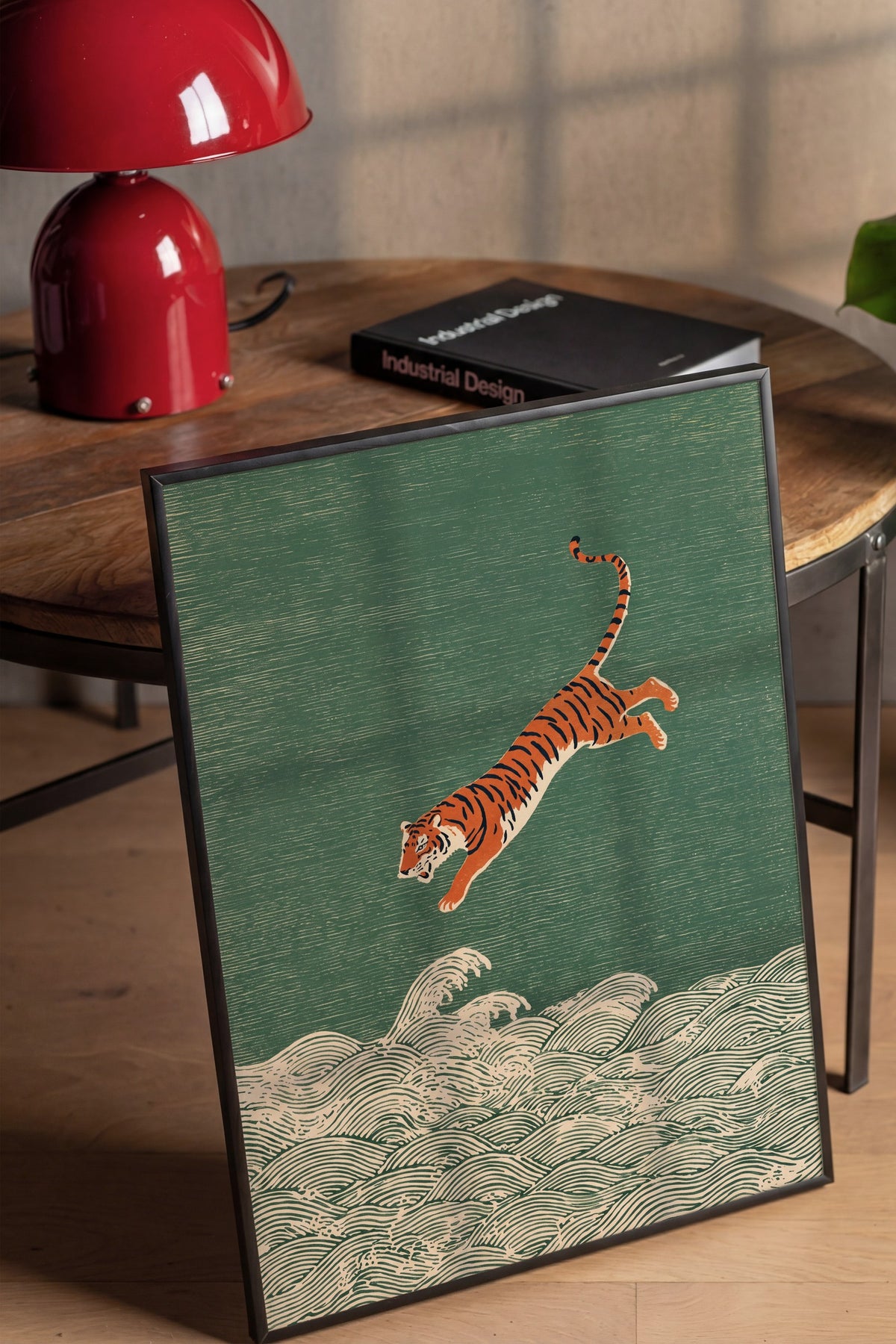 Dalgalar Üzerinde Sıçrayan Kaplan Poster – Siyah Çerçeveli Tablo