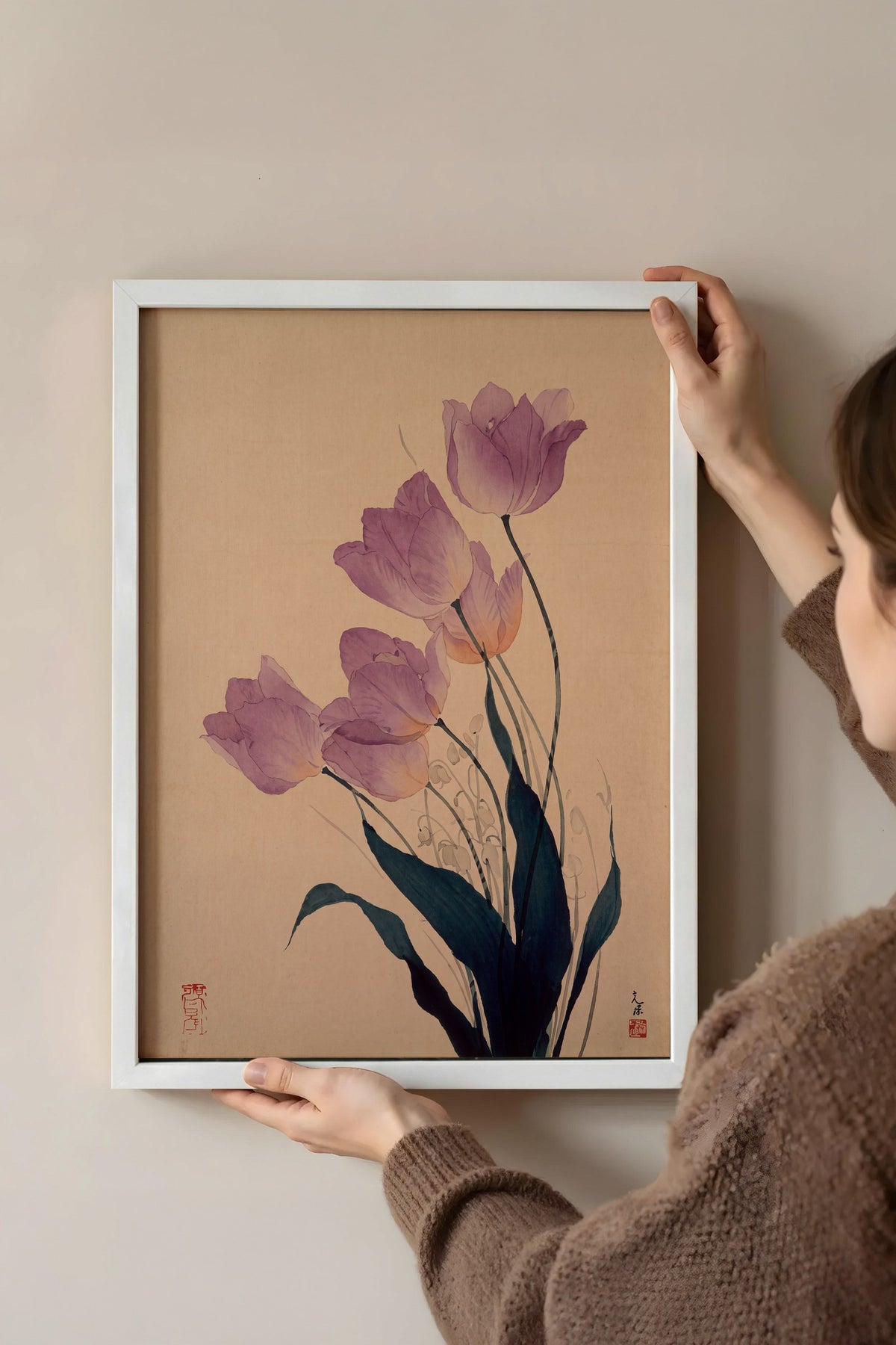 Mor Lalelerin Zarafeti Poster – Beyaz Çerçeveli Tablo