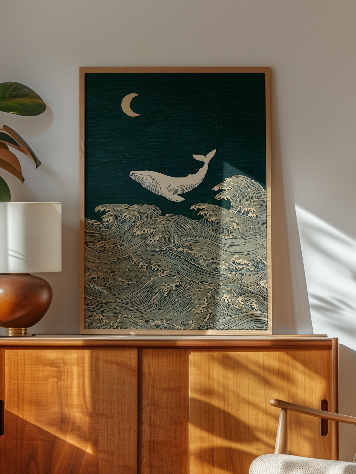 Ay Işığında Balina ve Dalgalar Poster – Ahşap Çerçeveli Tablo