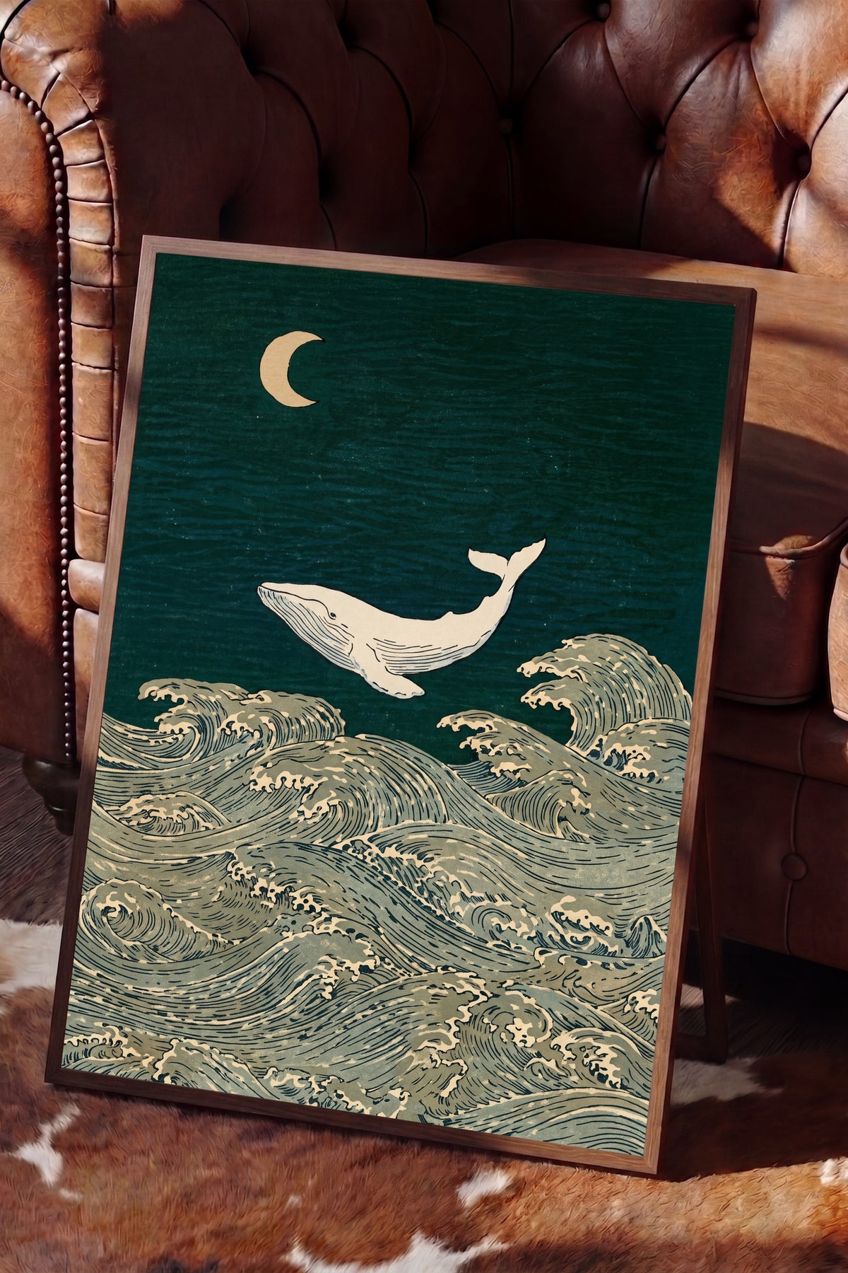 Ay Işığında Balina ve Dalgalar Poster – Kahverengi Çerçeveli Tablo