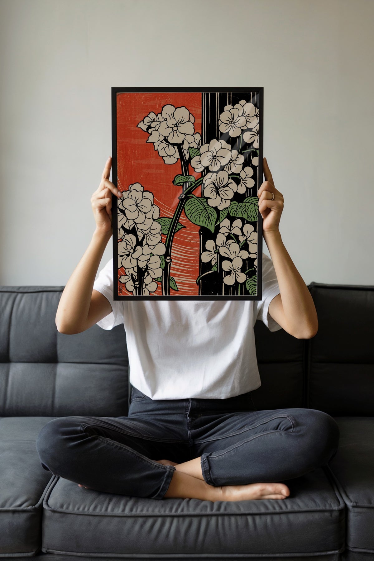 Kırmızı Zeminde Çiçek Dalları Poster – Siyah Çerçeveli Tablo