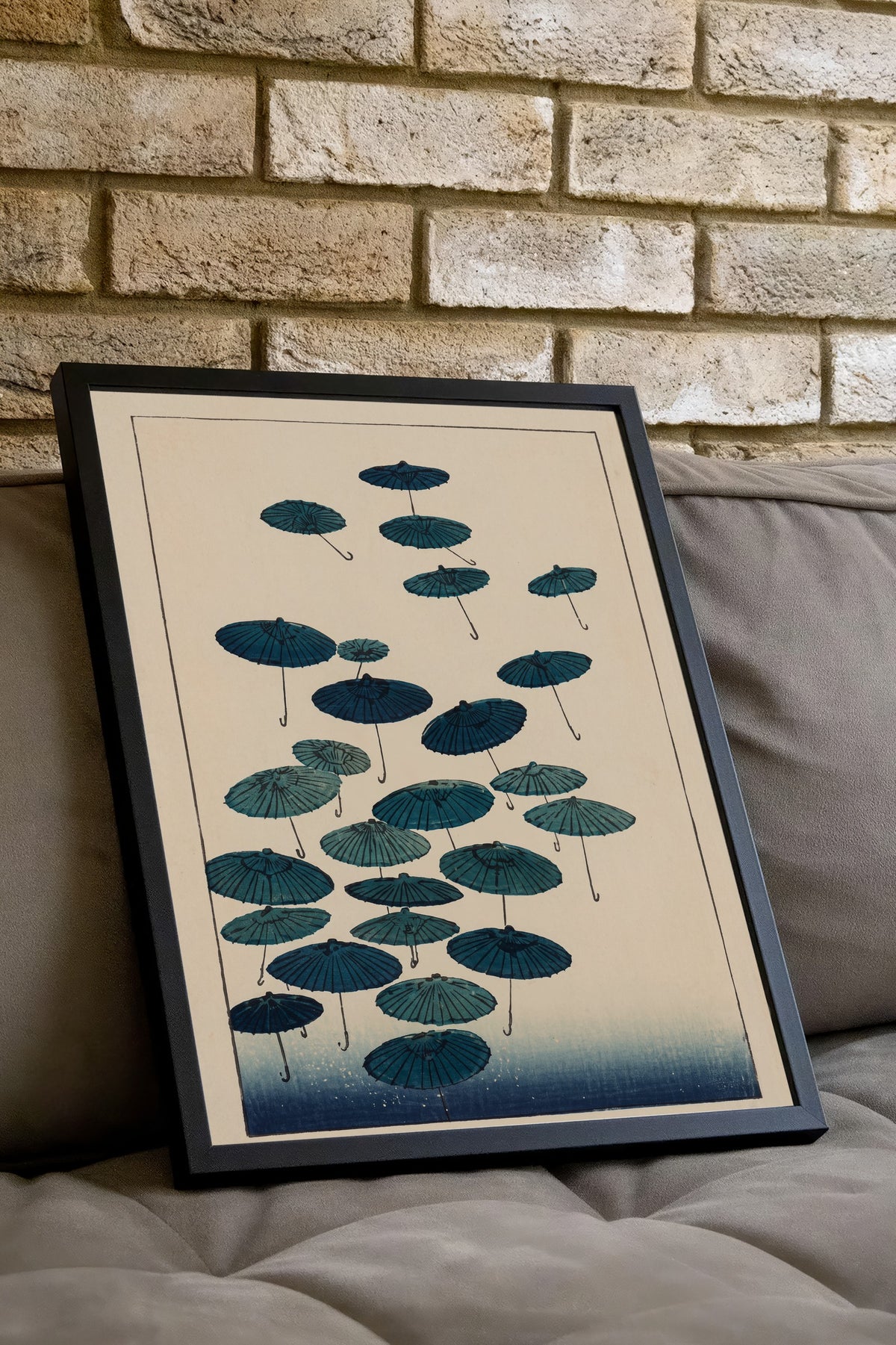 Uçuşan Japon Şemsiyeleri Poster – Siyah Çerçeveli Tablo