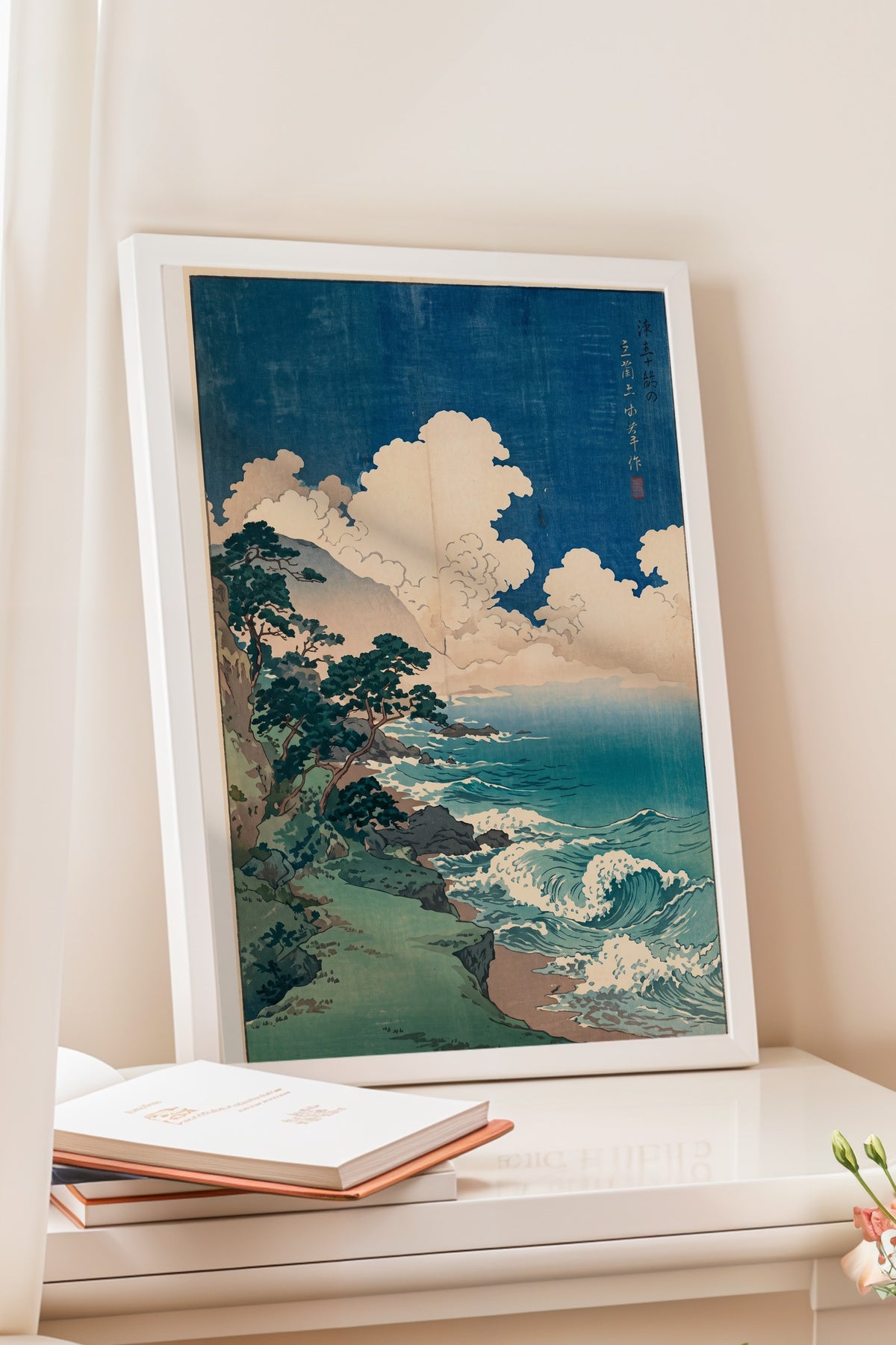 Fırtınalı Deniz Kıyısında Çam Ağaçları Poster – Beyaz Çerçeveli Tablo
