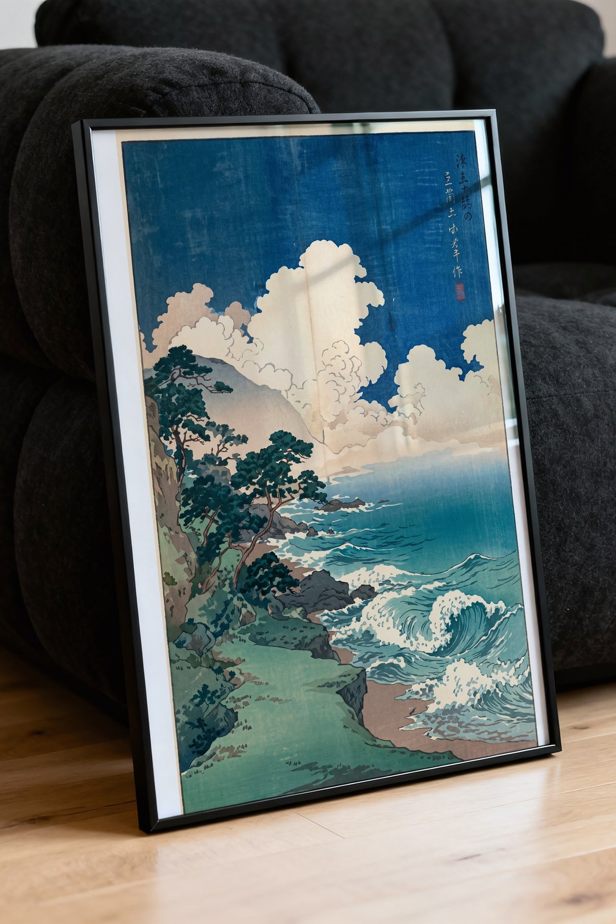 Fırtınalı Deniz Kıyısında Çam Ağaçları Poster – Siyah Çerçeveli Tablo